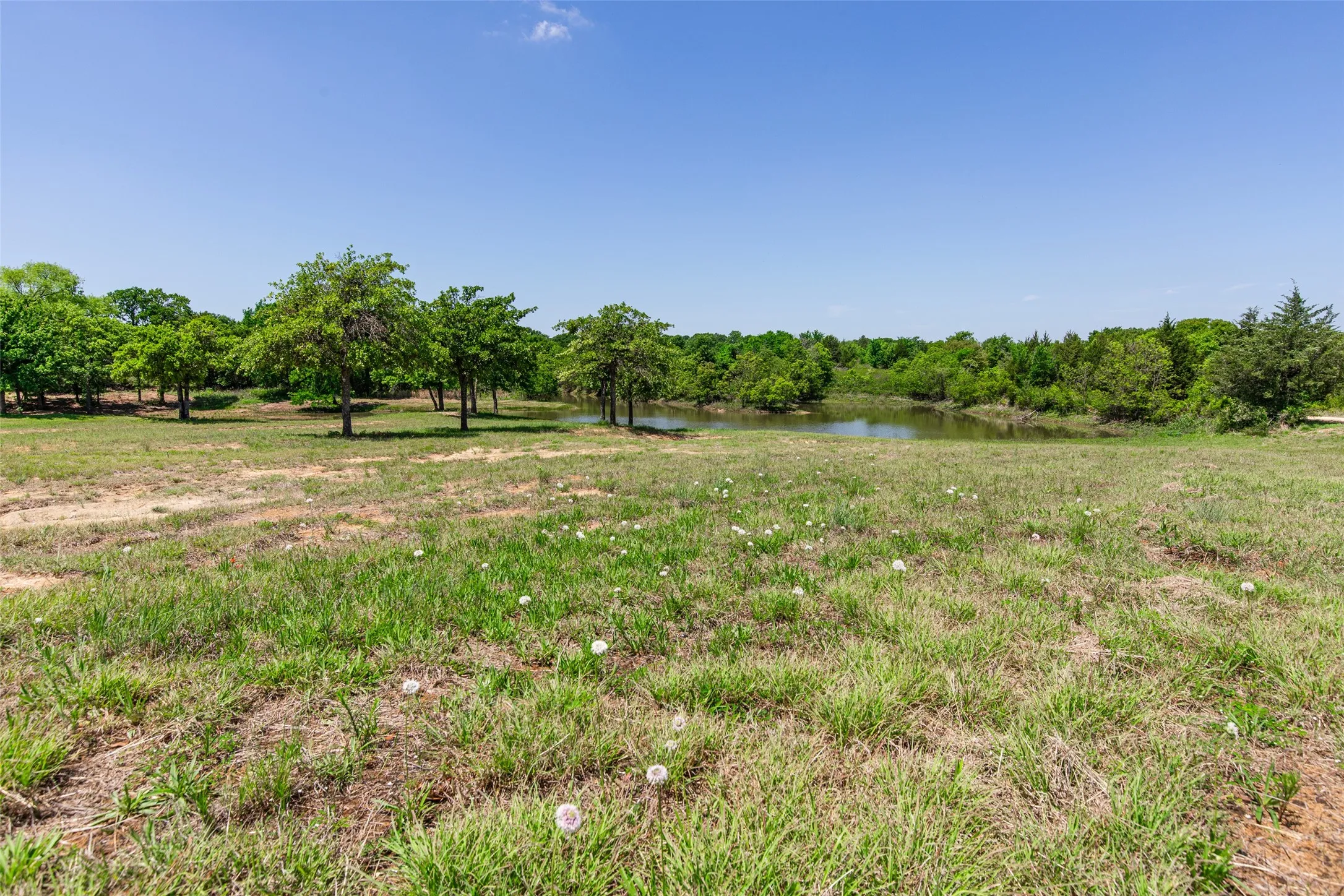 Single Family Residence For Sale in Montague County , 2043 Huddleston Road, Sunset, Texas 76270, 4 Bedroom, 2 Bathroom, 2 Garage spaces, 2,294 Sqft, built in 1990, mls#21394744, Real Estate Agent in Sunset, Homes For Sale in Montague county, Homes For Sale in Sunset, Realtor in Sunset Texas, Real Estate Brokerage Independent Realty Texas, Luminita Cordes Realtor