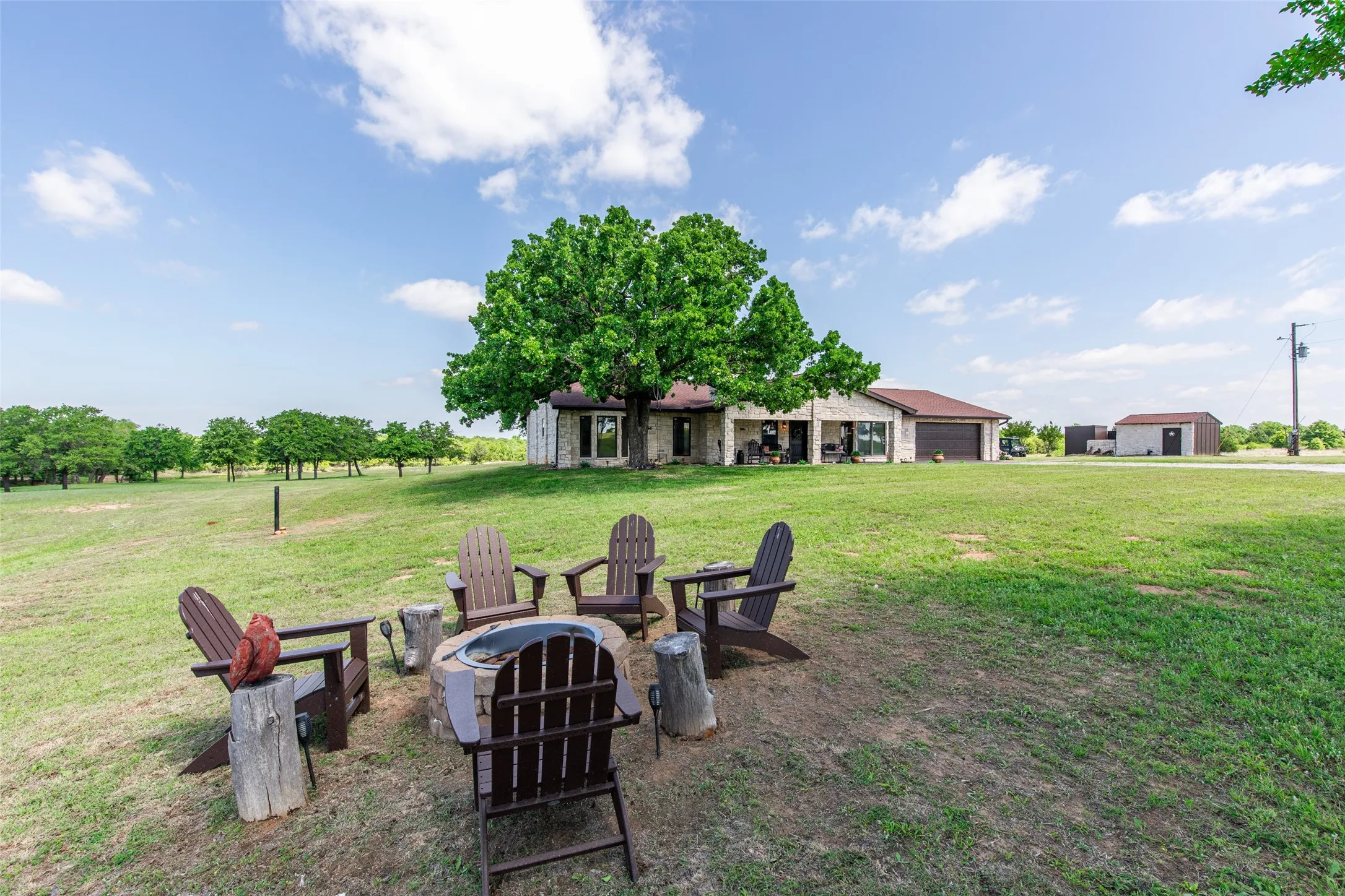 Single Family Residence For Sale in Montague County , 2043 Huddleston Road, Sunset, Texas 76270, 4 Bedroom, 2 Bathroom, 2 Garage spaces, 2,294 Sqft, built in 1990, mls#21394744, Real Estate Agent in Sunset, Homes For Sale in Montague county, Homes For Sale in Sunset, Realtor in Sunset Texas, Real Estate Brokerage Independent Realty Texas, Luminita Cordes Realtor