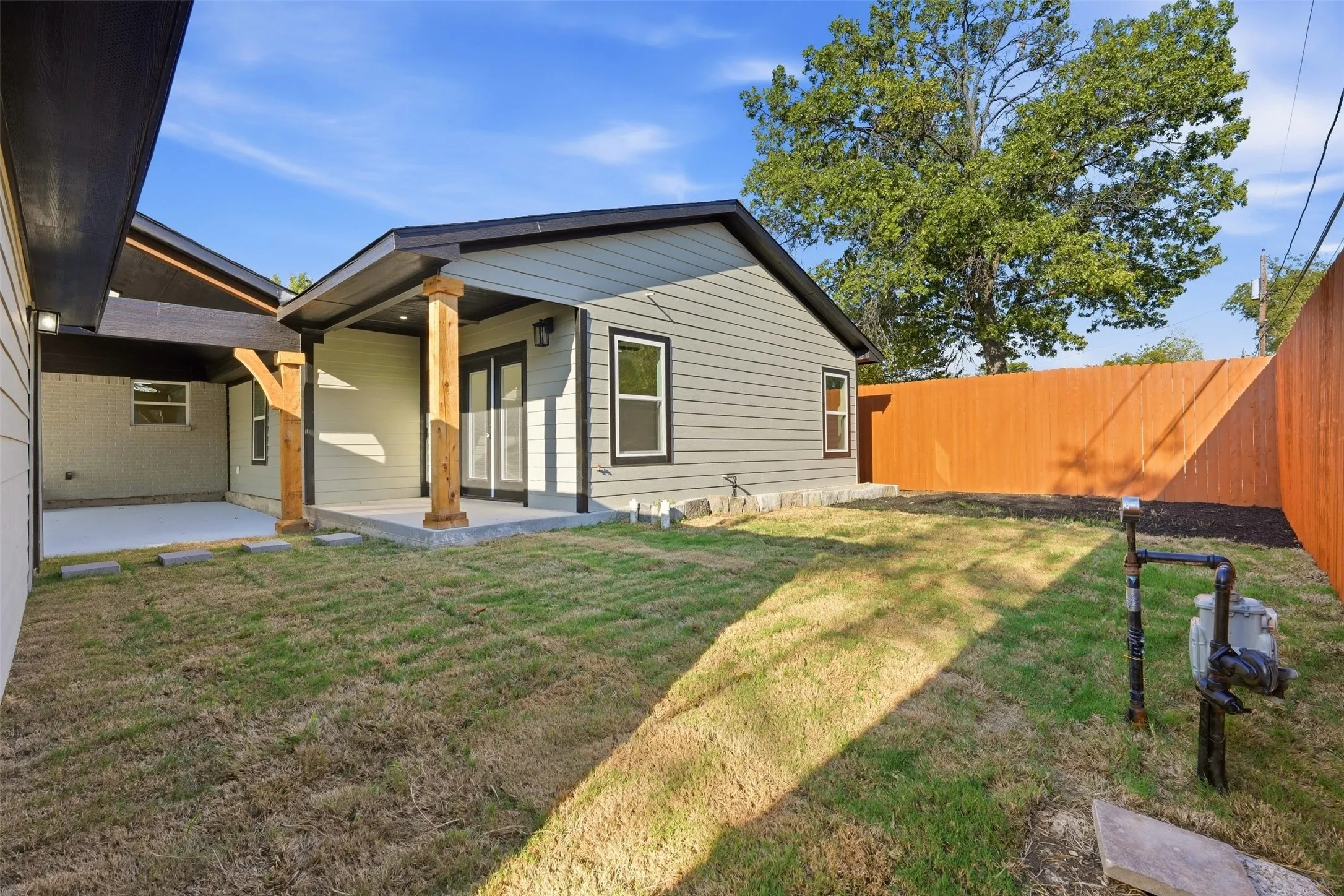 Single Family Residence For Sale in Dallas County , 3030 Mark Twain Drive, Farmers Branch, Texas 75234, 5 Bedroom, 5 Bathroom, 2 Garage spaces, 2,738 Sqft, built in 1957, mls#21379830, Real Estate Agent in Farmers Branch, Homes For Sale in Dallas county, Homes For Sale in Farmers Branch, Realtor in Farmers Branch Texas, Real Estate Brokerage Independent Realty Texas, Luminita Cordes Realtor