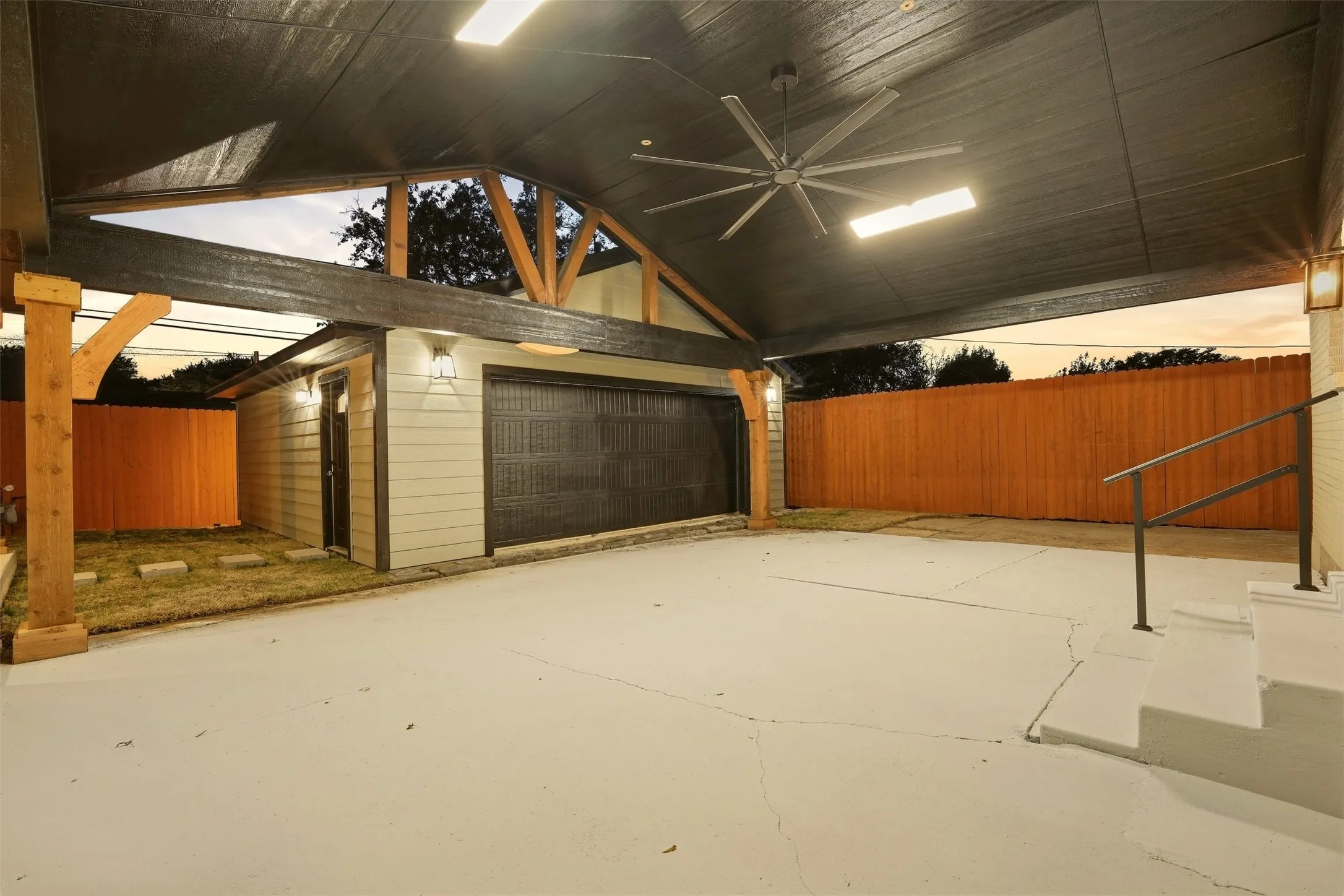 Single Family Residence For Sale in Dallas County , 3030 Mark Twain Drive, Farmers Branch, Texas 75234, 5 Bedroom, 5 Bathroom, 2 Garage spaces, 2,738 Sqft, built in 1957, mls#21379830, Real Estate Agent in Farmers Branch, Homes For Sale in Dallas county, Homes For Sale in Farmers Branch, Realtor in Farmers Branch Texas, Real Estate Brokerage Independent Realty Texas, Luminita Cordes Realtor