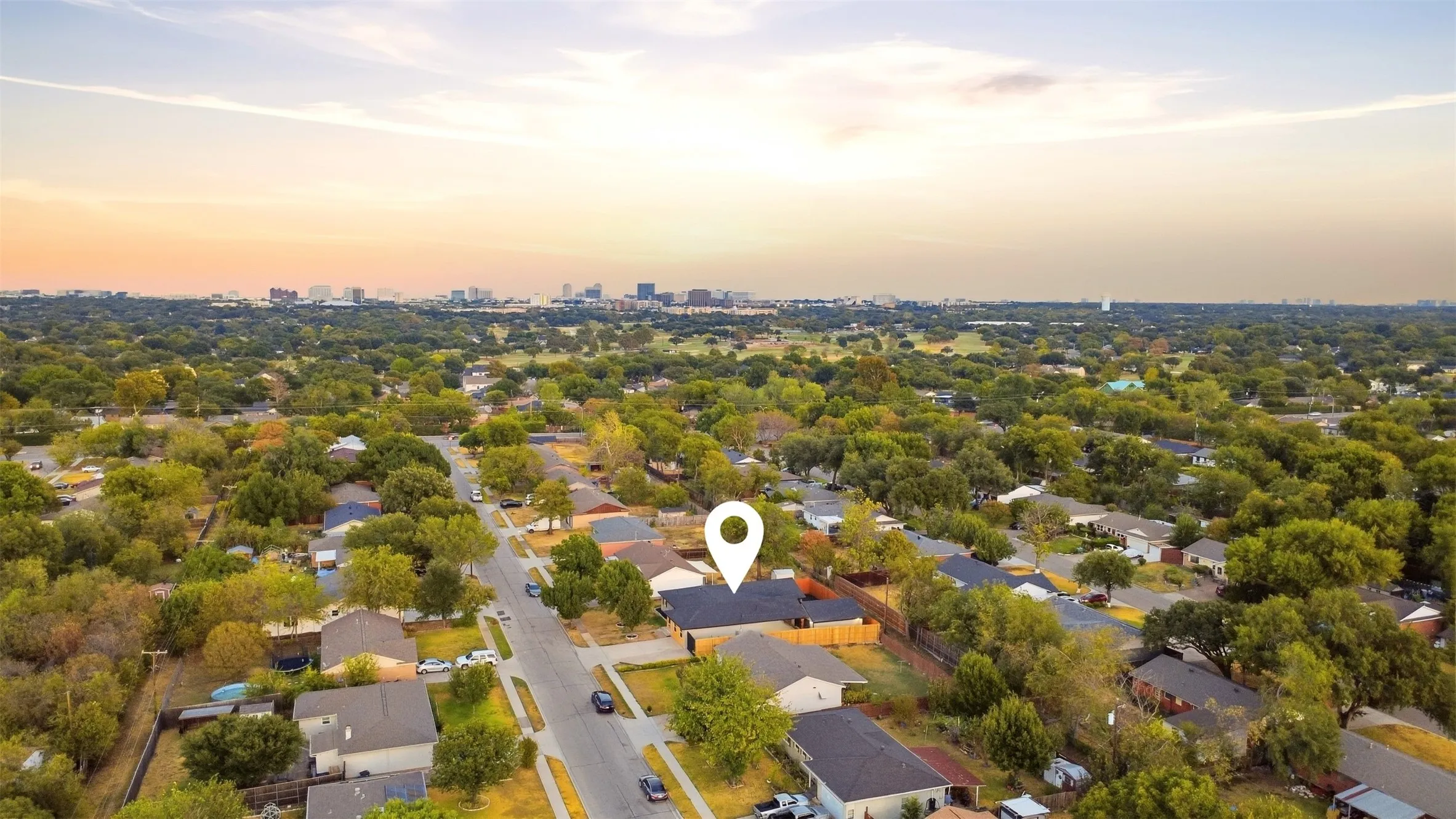 Single Family Residence For Sale in Dallas County , 3030 Mark Twain Drive, Farmers Branch, Texas 75234, 5 Bedroom, 5 Bathroom, 2 Garage spaces, 2,738 Sqft, built in 1957, mls#21379830, Real Estate Agent in Farmers Branch, Homes For Sale in Dallas county, Homes For Sale in Farmers Branch, Realtor in Farmers Branch Texas, Real Estate Brokerage Independent Realty Texas, Luminita Cordes Realtor
