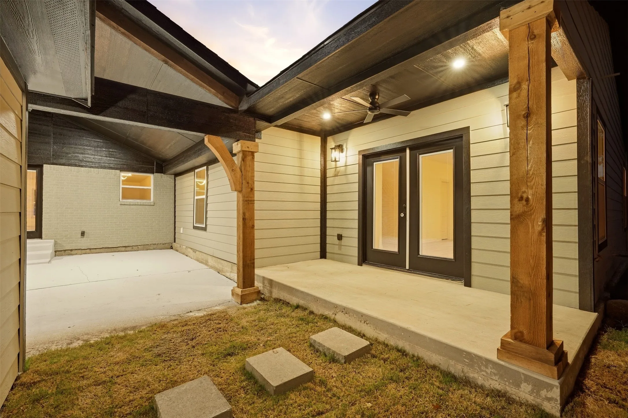 Single Family Residence For Sale in Dallas County , 3030 Mark Twain Drive, Farmers Branch, Texas 75234, 5 Bedroom, 5 Bathroom, 2 Garage spaces, 2,738 Sqft, built in 1957, mls#21379830, Real Estate Agent in Farmers Branch, Homes For Sale in Dallas county, Homes For Sale in Farmers Branch, Realtor in Farmers Branch Texas, Real Estate Brokerage Independent Realty Texas, Luminita Cordes Realtor
