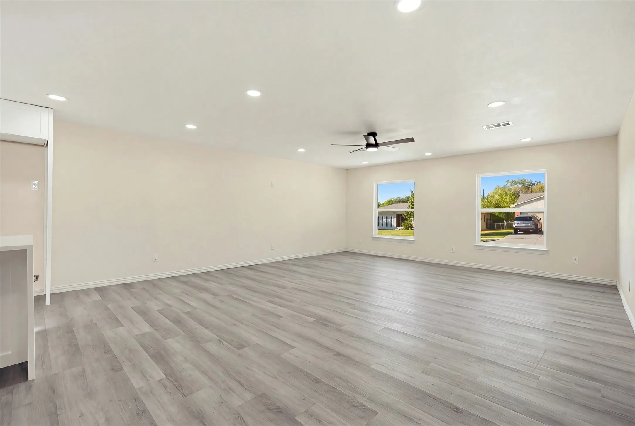 Single Family Residence For Sale in Dallas County , 3030 Mark Twain Drive, Farmers Branch, Texas 75234, 5 Bedroom, 5 Bathroom, 2 Garage spaces, 2,738 Sqft, built in 1957, mls#21379830, Real Estate Agent in Farmers Branch, Homes For Sale in Dallas county, Homes For Sale in Farmers Branch, Realtor in Farmers Branch Texas, Real Estate Brokerage Independent Realty Texas, Luminita Cordes Realtor