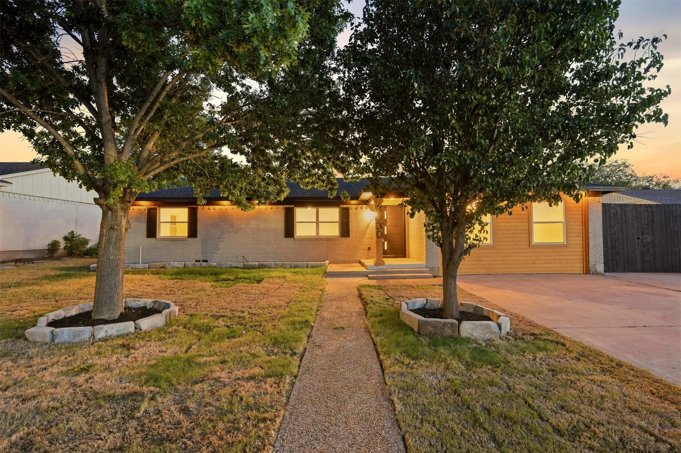 Single Family Residence For Sale in Dallas County , 3030 Mark Twain Drive, Farmers Branch, Texas 75234, 5 Bedroom, 5 Bathroom, 2 Garage spaces, 2,738 Sqft, built in 1957, mls#21379830, Real Estate Agent in Farmers Branch, Homes For Sale in Dallas county, Homes For Sale in Farmers Branch, Realtor in Farmers Branch Texas, Real Estate Brokerage Independent Realty Texas, Luminita Cordes Realtor