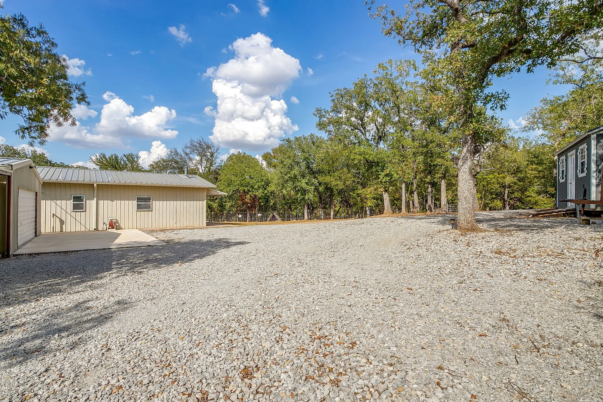 Single Family Residence For Sale in Wise County , 223 County Road 3471, Paradise, Texas 76073, 2 Bedroom, 1 Bathroom, 2 Garage spaces, 1,200 Sqft, built in 2003, mls#21393853, Real Estate Agent in Paradise, Homes For Sale in Wise county, Homes For Sale in Paradise, Realtor in Paradise Texas, Real Estate Brokerage Independent Realty Texas, Luminita Cordes Realtor