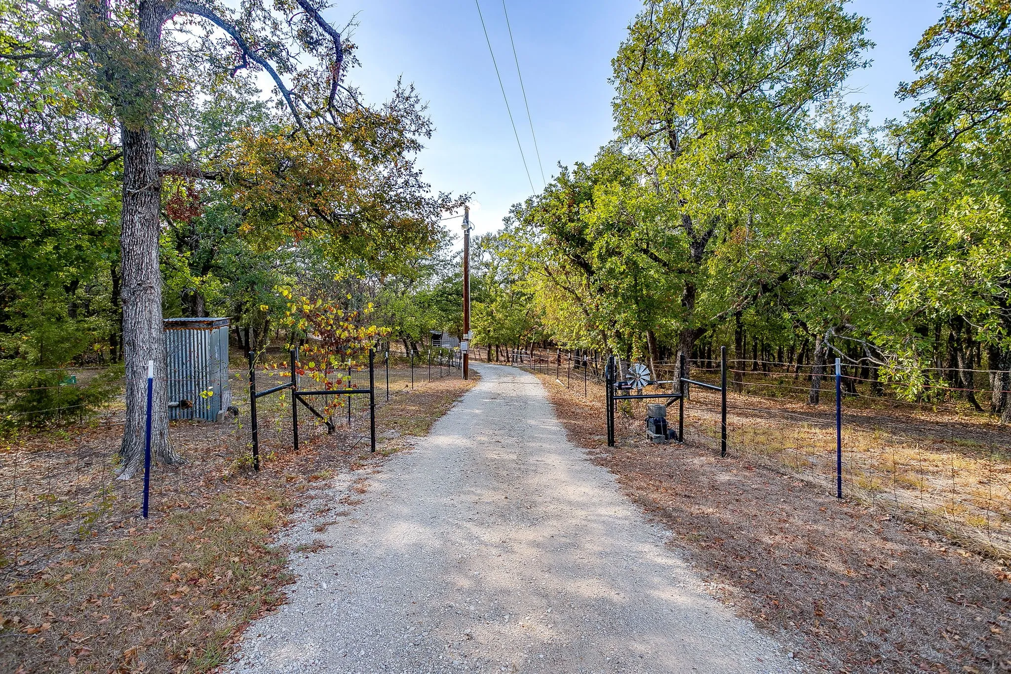 Single Family Residence For Sale in Wise County , 223 County Road 3471, Paradise, Texas 76073, 2 Bedroom, 1 Bathroom, 2 Garage spaces, 1,200 Sqft, built in 2003, mls#21393853, Real Estate Agent in Paradise, Homes For Sale in Wise county, Homes For Sale in Paradise, Realtor in Paradise Texas, Real Estate Brokerage Independent Realty Texas, Luminita Cordes Realtor