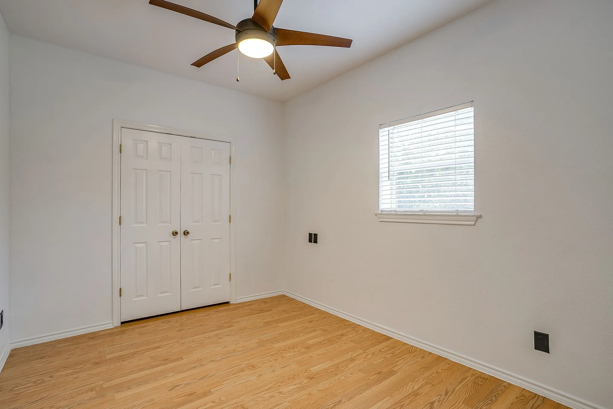 Single Family Residence For Sale in Wise County , 223 County Road 3471, Paradise, Texas 76073, 2 Bedroom, 1 Bathroom, 2 Garage spaces, 1,200 Sqft, built in 2003, mls#21393853, Real Estate Agent in Paradise, Homes For Sale in Wise county, Homes For Sale in Paradise, Realtor in Paradise Texas, Real Estate Brokerage Independent Realty Texas, Luminita Cordes Realtor