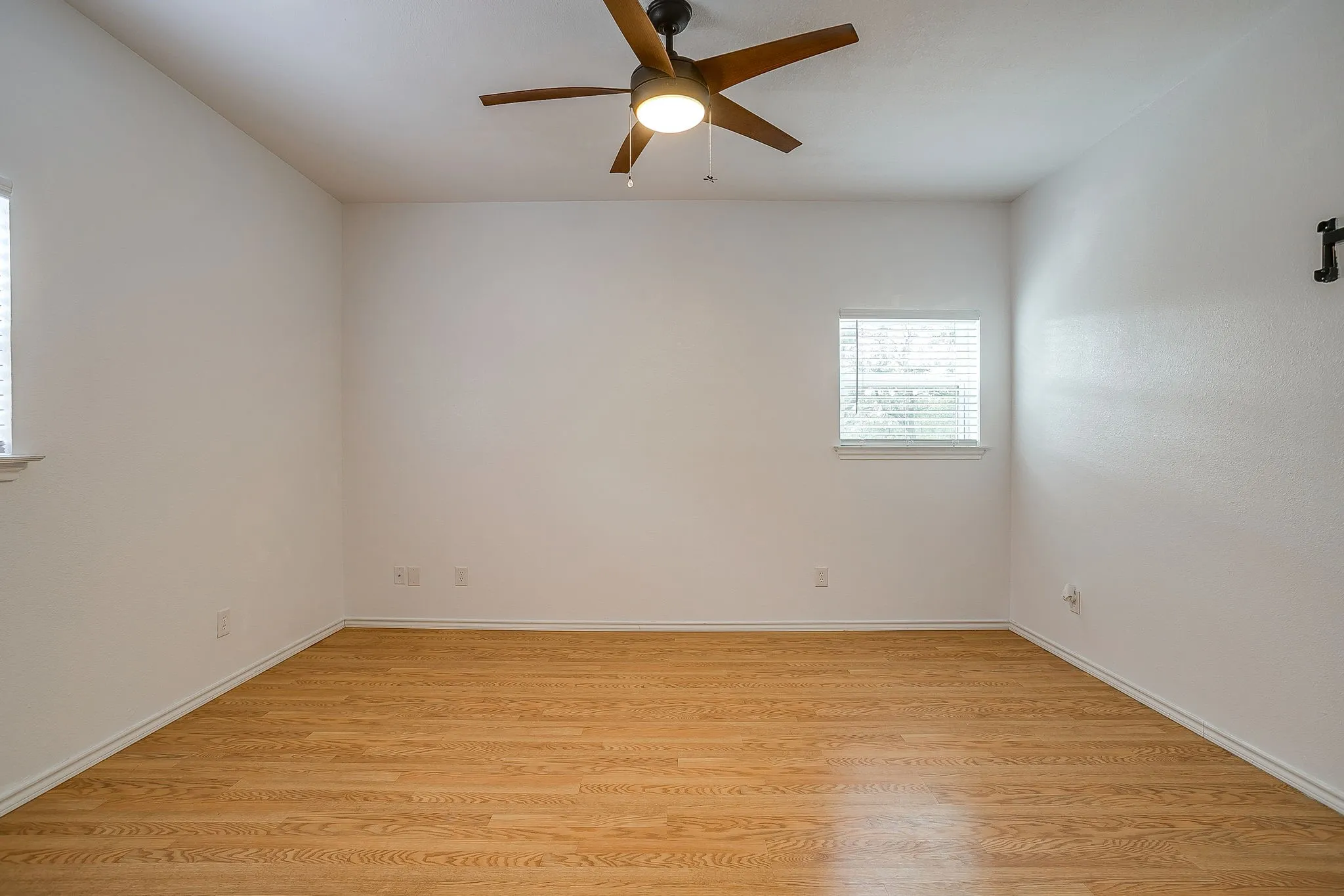 Single Family Residence For Sale in Wise County , 223 County Road 3471, Paradise, Texas 76073, 2 Bedroom, 1 Bathroom, 2 Garage spaces, 1,200 Sqft, built in 2003, mls#21393853, Real Estate Agent in Paradise, Homes For Sale in Wise county, Homes For Sale in Paradise, Realtor in Paradise Texas, Real Estate Brokerage Independent Realty Texas, Luminita Cordes Realtor