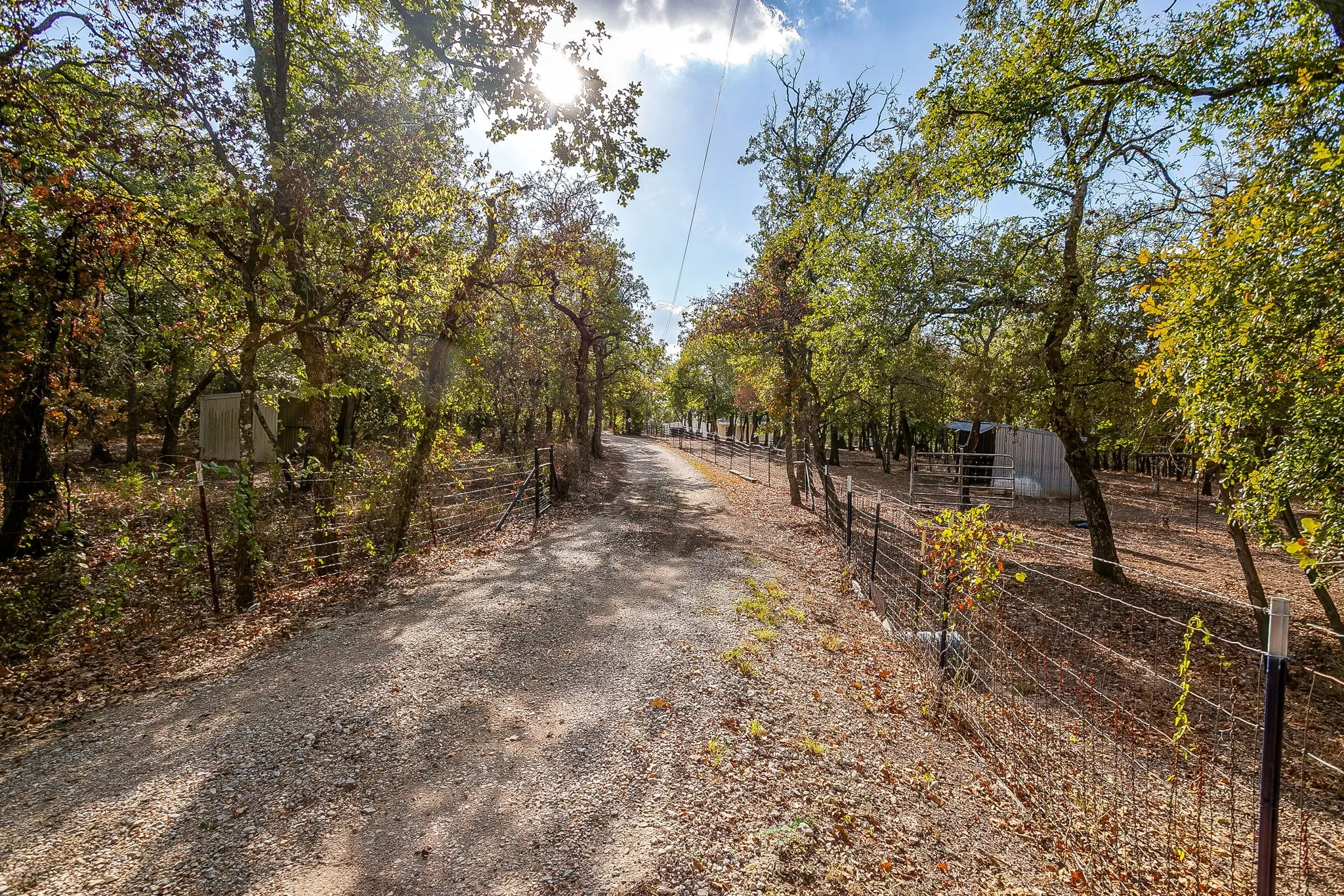 Single Family Residence For Sale in Wise County , 223 County Road 3471, Paradise, Texas 76073, 2 Bedroom, 1 Bathroom, 2 Garage spaces, 1,200 Sqft, built in 2003, mls#21393853, Real Estate Agent in Paradise, Homes For Sale in Wise county, Homes For Sale in Paradise, Realtor in Paradise Texas, Real Estate Brokerage Independent Realty Texas, Luminita Cordes Realtor