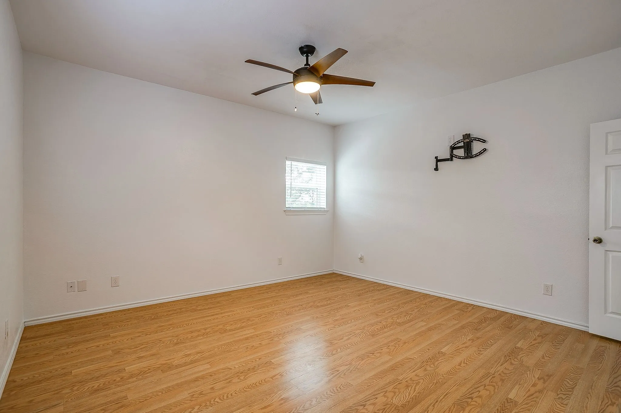 Single Family Residence For Sale in Wise County , 223 County Road 3471, Paradise, Texas 76073, 2 Bedroom, 1 Bathroom, 2 Garage spaces, 1,200 Sqft, built in 2003, mls#21393853, Real Estate Agent in Paradise, Homes For Sale in Wise county, Homes For Sale in Paradise, Realtor in Paradise Texas, Real Estate Brokerage Independent Realty Texas, Luminita Cordes Realtor