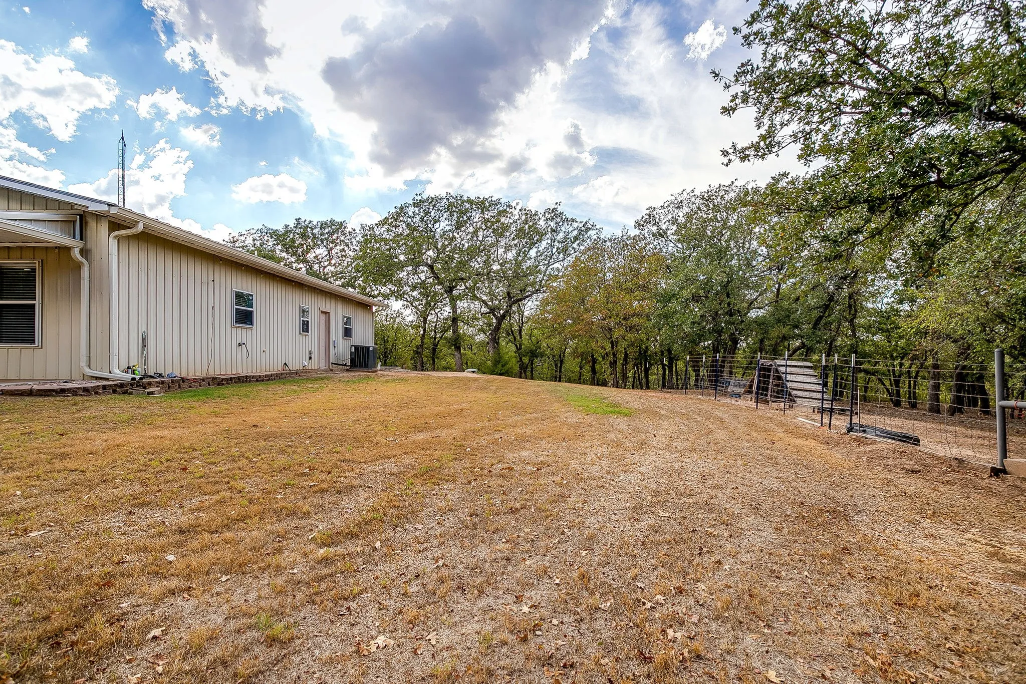 Single Family Residence For Sale in Wise County , 223 County Road 3471, Paradise, Texas 76073, 2 Bedroom, 1 Bathroom, 2 Garage spaces, 1,200 Sqft, built in 2003, mls#21393853, Real Estate Agent in Paradise, Homes For Sale in Wise county, Homes For Sale in Paradise, Realtor in Paradise Texas, Real Estate Brokerage Independent Realty Texas, Luminita Cordes Realtor