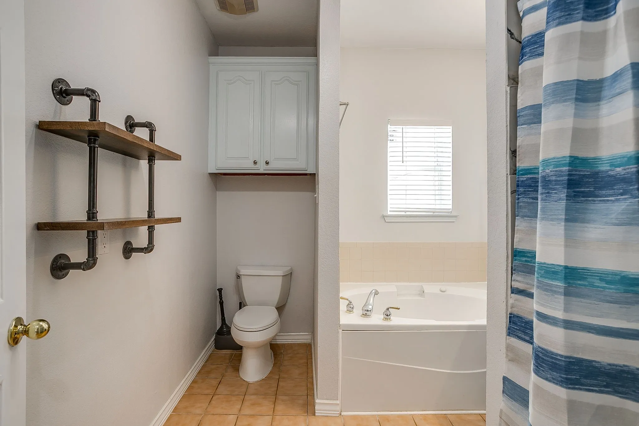 Single Family Residence For Sale in Wise County , 223 County Road 3471, Paradise, Texas 76073, 2 Bedroom, 1 Bathroom, 2 Garage spaces, 1,200 Sqft, built in 2003, mls#21393853, Real Estate Agent in Paradise, Homes For Sale in Wise county, Homes For Sale in Paradise, Realtor in Paradise Texas, Real Estate Brokerage Independent Realty Texas, Luminita Cordes Realtor