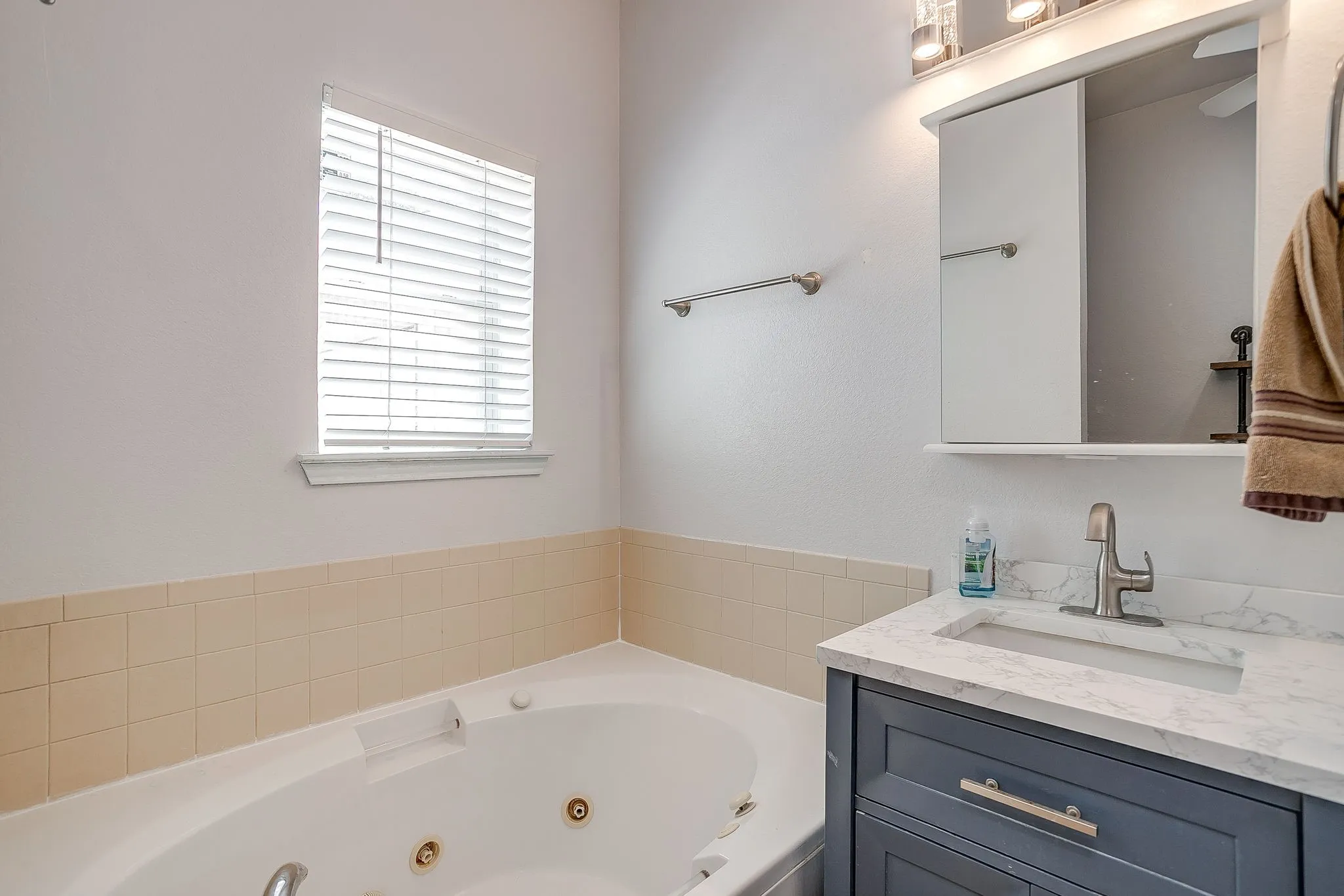 Single Family Residence For Sale in Wise County , 223 County Road 3471, Paradise, Texas 76073, 2 Bedroom, 1 Bathroom, 2 Garage spaces, 1,200 Sqft, built in 2003, mls#21393853, Real Estate Agent in Paradise, Homes For Sale in Wise county, Homes For Sale in Paradise, Realtor in Paradise Texas, Real Estate Brokerage Independent Realty Texas, Luminita Cordes Realtor