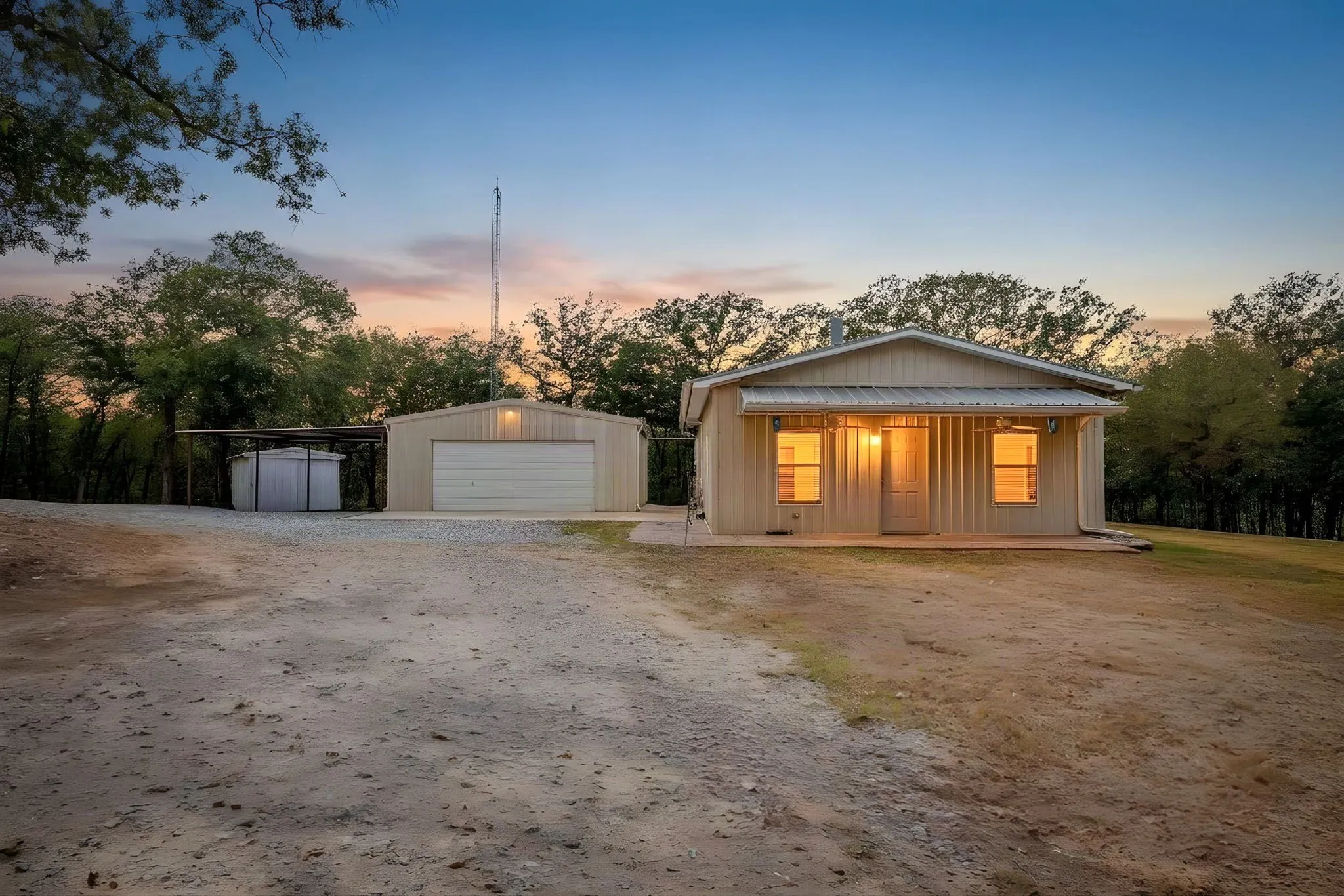 Single Family Residence For Sale in Wise County , 223 County Road 3471, Paradise, Texas 76073, 2 Bedroom, 1 Bathroom, 2 Garage spaces, 1,200 Sqft, built in 2003, mls#21393853, Real Estate Agent in Paradise, Homes For Sale in Wise county, Homes For Sale in Paradise, Realtor in Paradise Texas, Real Estate Brokerage Independent Realty Texas, Luminita Cordes Realtor