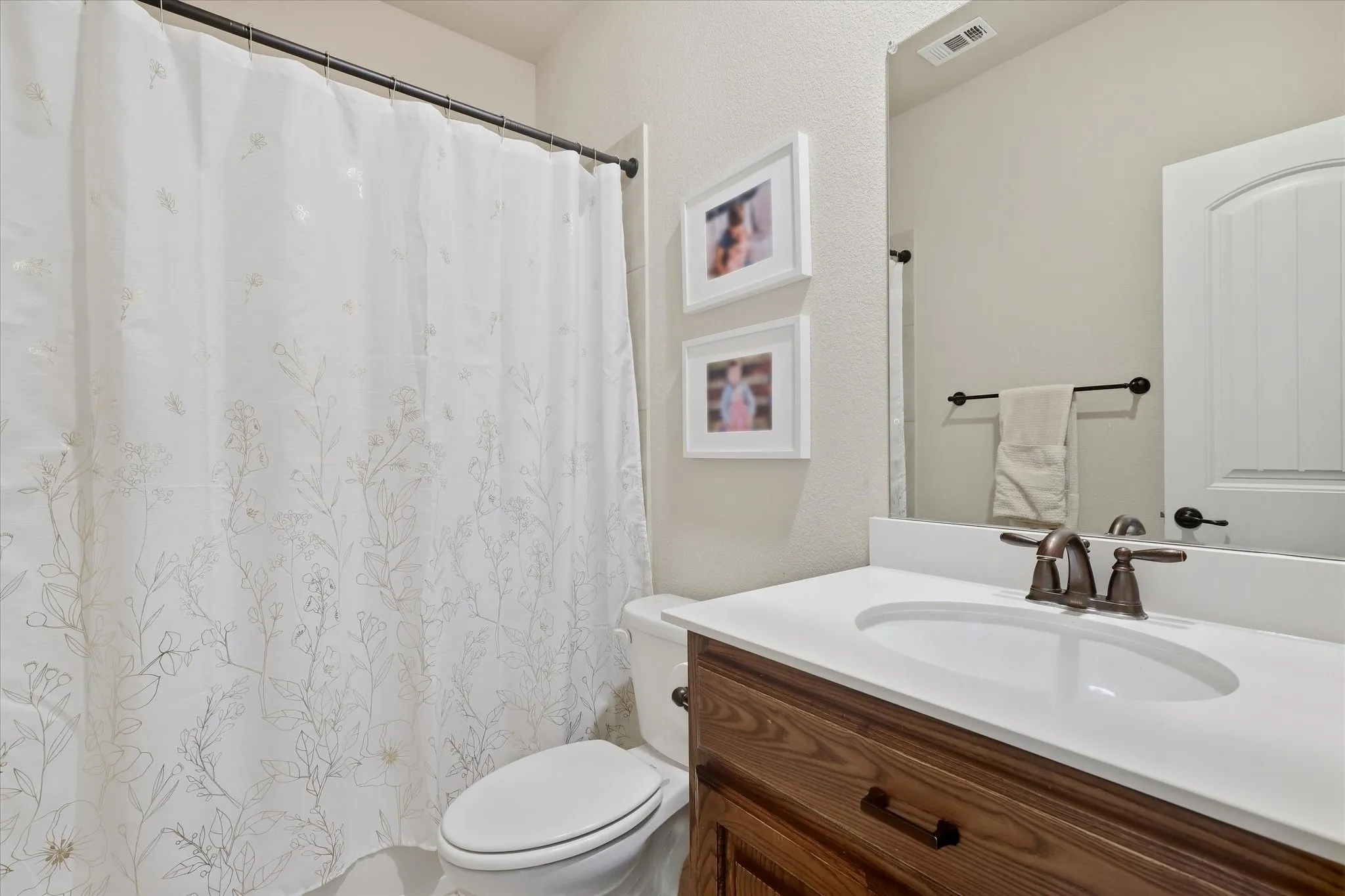 Single Family Residence For Sale in Collin County , 10701 Galveston Place, Mc Kinney, Texas 75071, 5 Bedroom, 4 Bathroom, 2 Garage spaces, 3,326 Sqft, built in 2018, mls#21394757, Real Estate Agent in Mc Kinney, Homes For Sale in Collin county, Homes For Sale in Mc Kinney, Realtor in Mc Kinney Texas, Real Estate Brokerage Independent Realty Texas, Luminita Cordes Realtor
