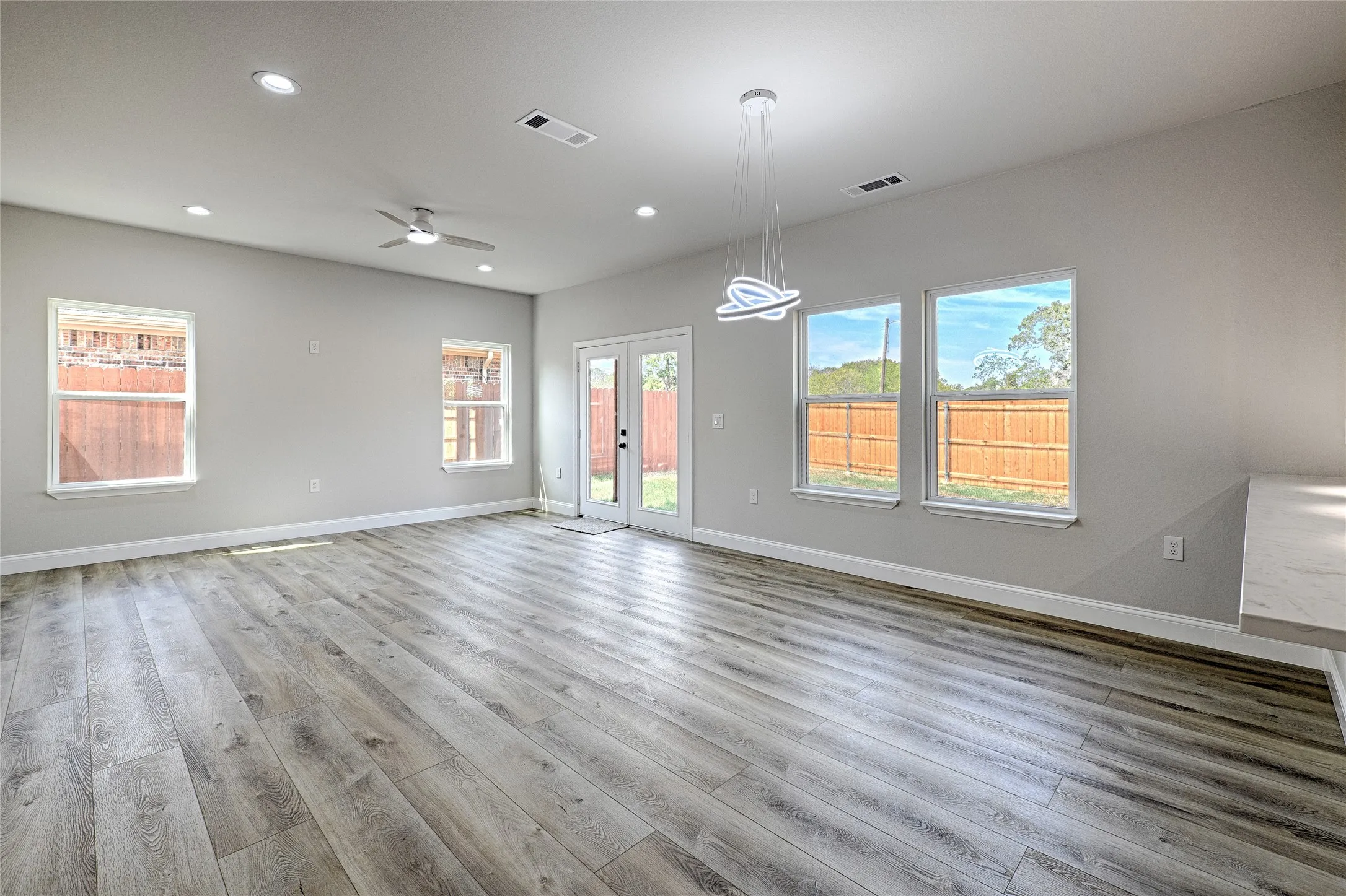 Single Family Residence For Sale in Kaufman County , 210 Mineral Wells Street B, Terrell, Texas 75160, 3 Bedroom, 3 Bathroom, 2 Garage spaces, 1,765 Sqft, built in 2024, mls#21394745, Real Estate Agent in Terrell, Homes For Sale in Kaufman county, Homes For Sale in Terrell, Realtor in Terrell Texas, Real Estate Brokerage Independent Realty Texas, Luminita Cordes Realtor