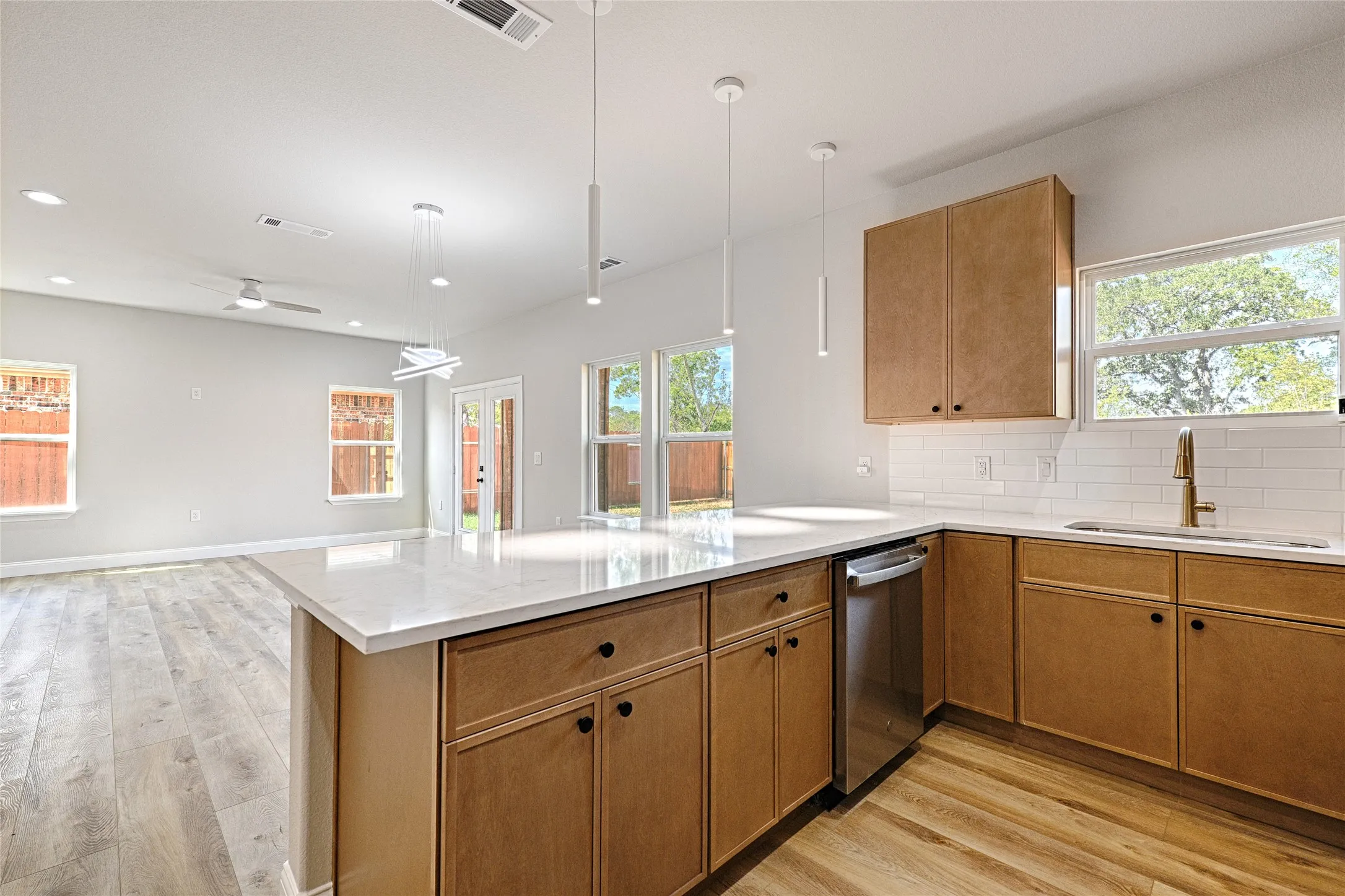 Single Family Residence For Sale in Kaufman County , 210 Mineral Wells Street B, Terrell, Texas 75160, 3 Bedroom, 3 Bathroom, 2 Garage spaces, 1,765 Sqft, built in 2024, mls#21394745, Real Estate Agent in Terrell, Homes For Sale in Kaufman county, Homes For Sale in Terrell, Realtor in Terrell Texas, Real Estate Brokerage Independent Realty Texas, Luminita Cordes Realtor