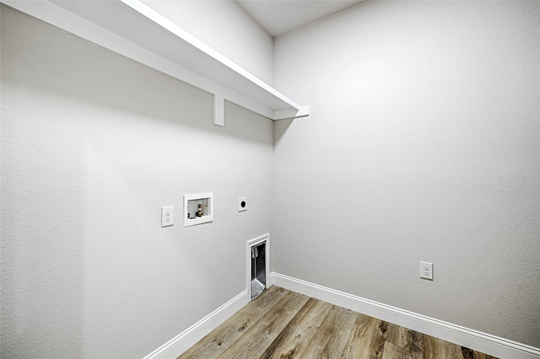Single Family Residence For Sale in Kaufman County , 210 Mineral Wells Street B, Terrell, Texas 75160, 3 Bedroom, 3 Bathroom, 2 Garage spaces, 1,765 Sqft, built in 2024, mls#21394745, Real Estate Agent in Terrell, Homes For Sale in Kaufman county, Homes For Sale in Terrell, Realtor in Terrell Texas, Real Estate Brokerage Independent Realty Texas, Luminita Cordes Realtor