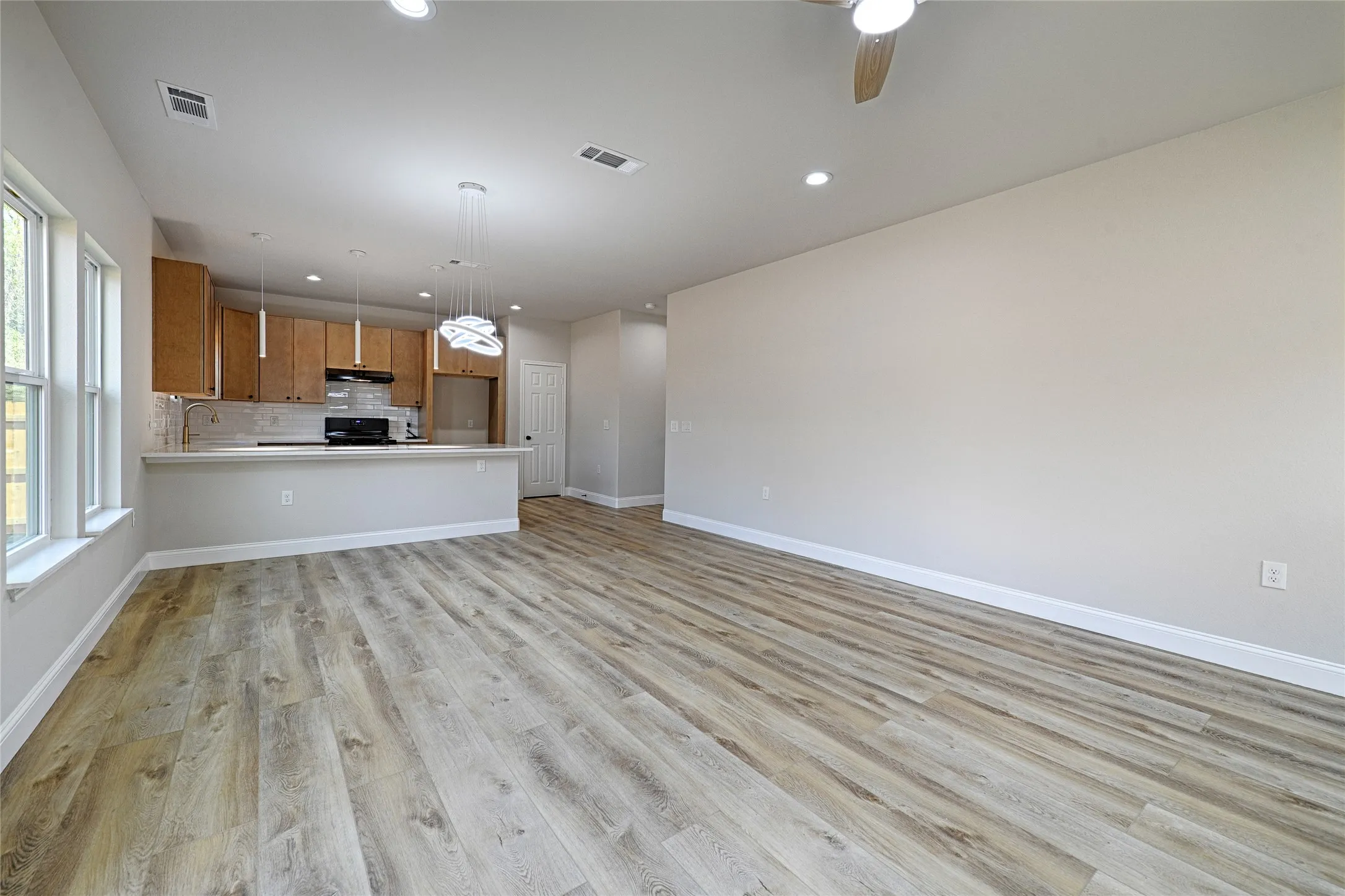 Single Family Residence For Sale in Kaufman County , 210 Mineral Wells Street B, Terrell, Texas 75160, 3 Bedroom, 3 Bathroom, 2 Garage spaces, 1,765 Sqft, built in 2024, mls#21394745, Real Estate Agent in Terrell, Homes For Sale in Kaufman county, Homes For Sale in Terrell, Realtor in Terrell Texas, Real Estate Brokerage Independent Realty Texas, Luminita Cordes Realtor