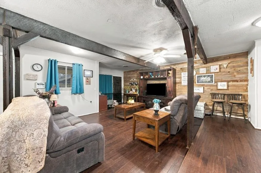 Single Family Residence For Sale in Mc Lennan County , 1204 W 4th Street, Mc Gregor, Texas 76657, 3 Bedroom, 2 Bathroom, 1 Garage spaces, 1,229 Sqft, built in 1956, mls#21393983, Real Estate Agent in Mc Gregor, Homes For Sale in Mc Lennan county, Homes For Sale in Mc Gregor, Realtor in Mc Gregor Texas, Real Estate Brokerage Independent Realty Texas, Luminita Cordes Realtor