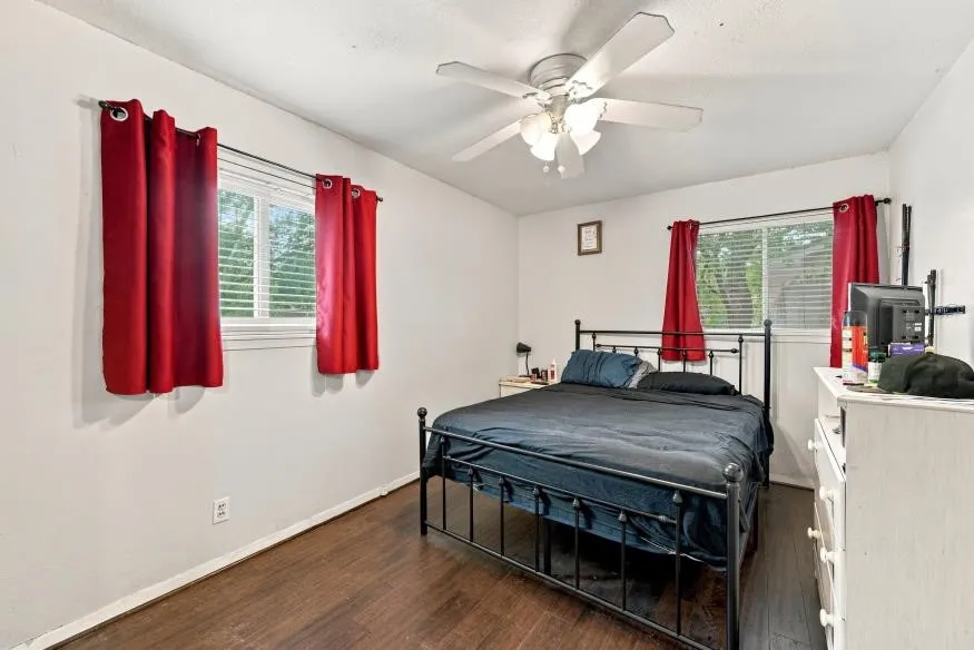 Single Family Residence For Sale in Mc Lennan County , 1204 W 4th Street, Mc Gregor, Texas 76657, 3 Bedroom, 2 Bathroom, 1 Garage spaces, 1,229 Sqft, built in 1956, mls#21393983, Real Estate Agent in Mc Gregor, Homes For Sale in Mc Lennan county, Homes For Sale in Mc Gregor, Realtor in Mc Gregor Texas, Real Estate Brokerage Independent Realty Texas, Luminita Cordes Realtor