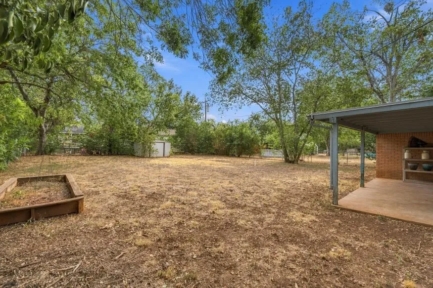Single Family Residence For Sale in Mc Lennan County , 1204 W 4th Street, Mc Gregor, Texas 76657, 3 Bedroom, 2 Bathroom, 1 Garage spaces, 1,229 Sqft, built in 1956, mls#21393983, Real Estate Agent in Mc Gregor, Homes For Sale in Mc Lennan county, Homes For Sale in Mc Gregor, Realtor in Mc Gregor Texas, Real Estate Brokerage Independent Realty Texas, Luminita Cordes Realtor