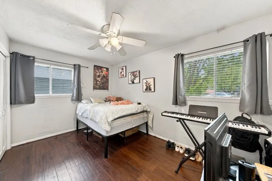 Single Family Residence For Sale in Mc Lennan County , 1204 W 4th Street, Mc Gregor, Texas 76657, 3 Bedroom, 2 Bathroom, 1 Garage spaces, 1,229 Sqft, built in 1956, mls#21393983, Real Estate Agent in Mc Gregor, Homes For Sale in Mc Lennan county, Homes For Sale in Mc Gregor, Realtor in Mc Gregor Texas, Real Estate Brokerage Independent Realty Texas, Luminita Cordes Realtor
