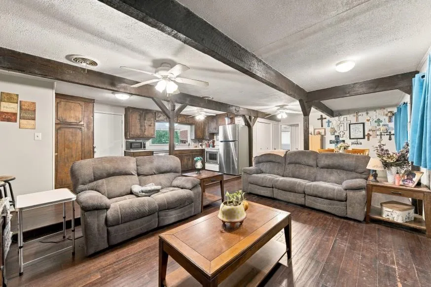 Single Family Residence For Sale in Mc Lennan County , 1204 W 4th Street, Mc Gregor, Texas 76657, 3 Bedroom, 2 Bathroom, 1 Garage spaces, 1,229 Sqft, built in 1956, mls#21393983, Real Estate Agent in Mc Gregor, Homes For Sale in Mc Lennan county, Homes For Sale in Mc Gregor, Realtor in Mc Gregor Texas, Real Estate Brokerage Independent Realty Texas, Luminita Cordes Realtor