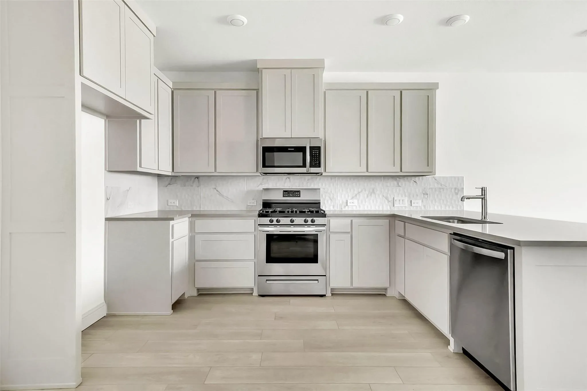 Townhouse For Rent in Dallas County , 2538 Settlers Place, Garland, Texas 75042, 3 Bedroom, 3 Bathroom, 2 Garage spaces, 1,660 Sqft, built in 2023, mls#21394756, Real Estate Agent in Garland, Homes For Rent in Dallas county, Homes For Rent in Garland, Realtor in Garland Texas, Real Estate Brokerage Independent Realty Texas, Luminita Cordes Realtor