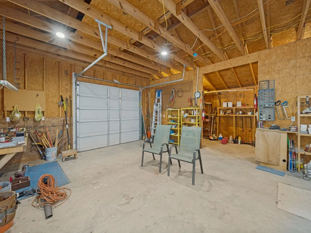 Single Family Residence For Sale in Denton County , 5600 Bridle Path, Aubrey, Texas 76227, 4 Bedroom, 3 Bathroom, 2 Garage spaces, 2,430 Sqft, built in 2003, mls#21394765, Real Estate Agent in Aubrey, Homes For Sale in Denton county, Homes For Sale in Aubrey, Realtor in Aubrey Texas, Real Estate Brokerage Independent Realty Texas, Luminita Cordes Realtor