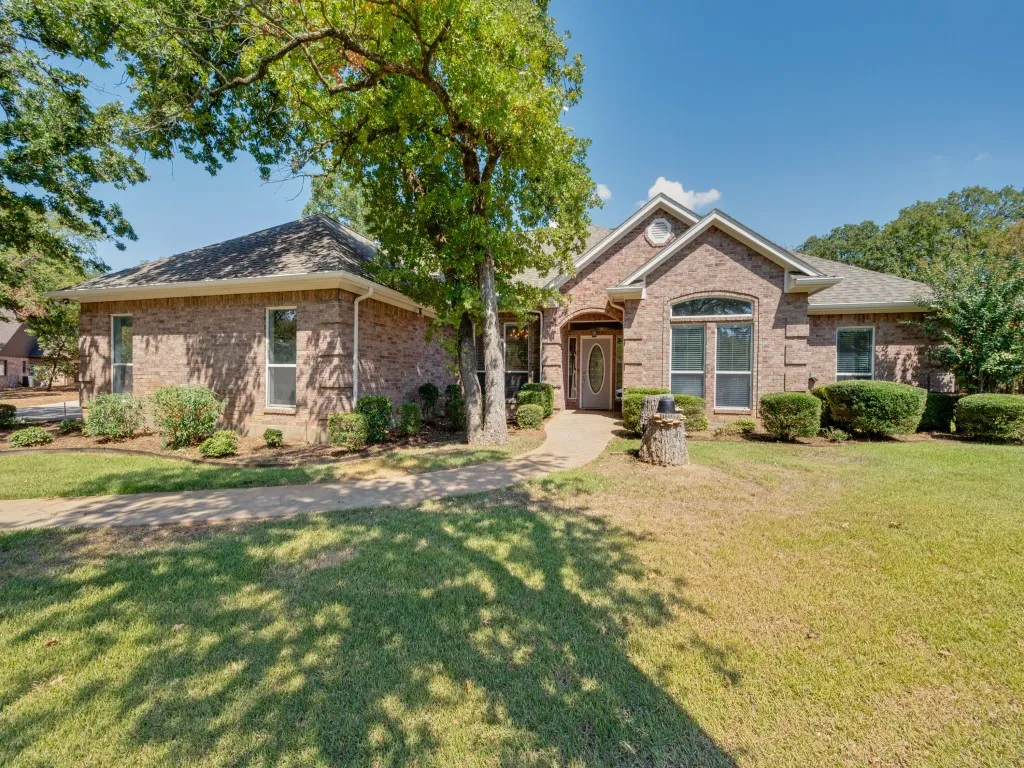 Single Family Residence For Sale in Denton County , 5600 Bridle Path, Aubrey, Texas 76227, 4 Bedroom, 3 Bathroom, 2 Garage spaces, 2,430 Sqft, built in 2003, mls#21394765, Real Estate Agent in Aubrey, Homes For Sale in Denton county, Homes For Sale in Aubrey, Realtor in Aubrey Texas, Real Estate Brokerage Independent Realty Texas, Luminita Cordes Realtor