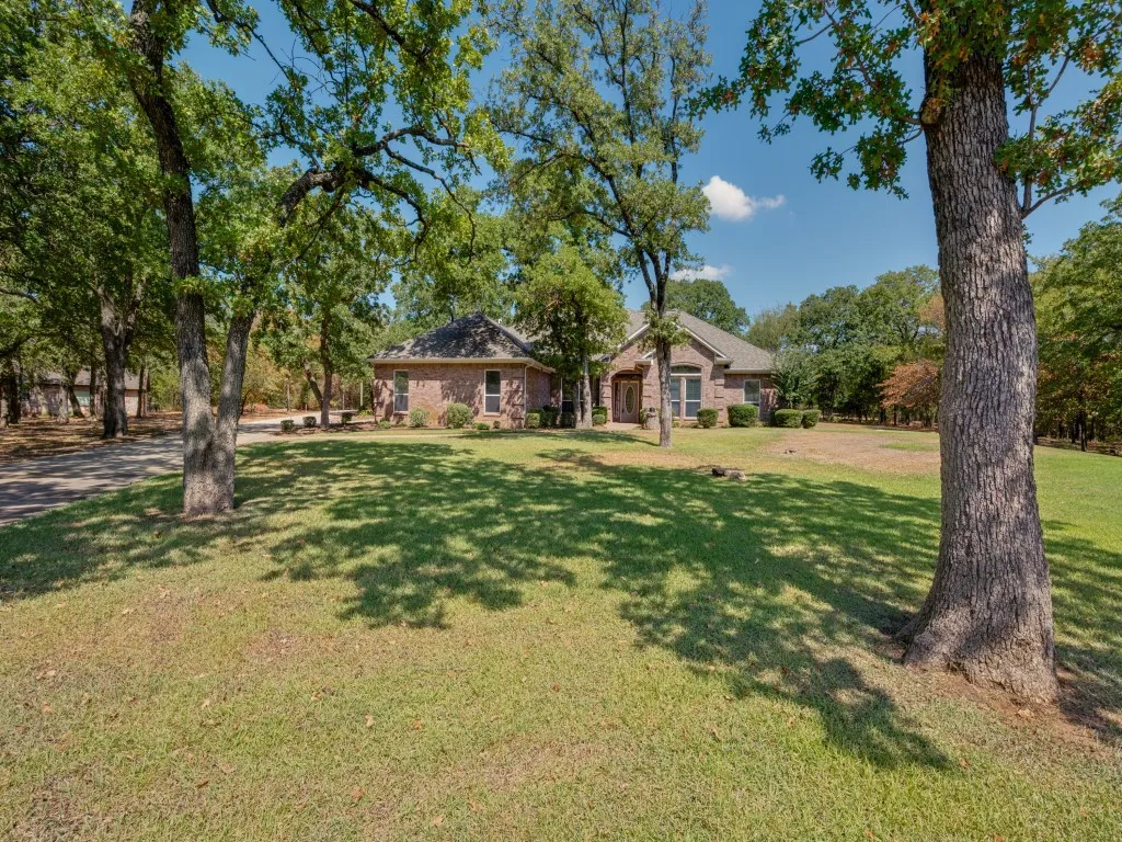 Single Family Residence For Sale in Denton County , 5600 Bridle Path, Aubrey, Texas 76227, 4 Bedroom, 3 Bathroom, 2 Garage spaces, 2,430 Sqft, built in 2003, mls#21394765, Real Estate Agent in Aubrey, Homes For Sale in Denton county, Homes For Sale in Aubrey, Realtor in Aubrey Texas, Real Estate Brokerage Independent Realty Texas, Luminita Cordes Realtor