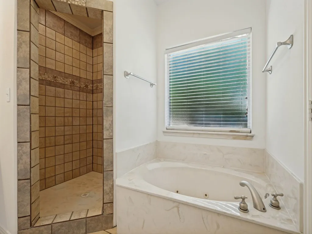 Single Family Residence For Sale in Denton County , 5600 Bridle Path, Aubrey, Texas 76227, 4 Bedroom, 3 Bathroom, 2 Garage spaces, 2,430 Sqft, built in 2003, mls#21394765, Real Estate Agent in Aubrey, Homes For Sale in Denton county, Homes For Sale in Aubrey, Realtor in Aubrey Texas, Real Estate Brokerage Independent Realty Texas, Luminita Cordes Realtor