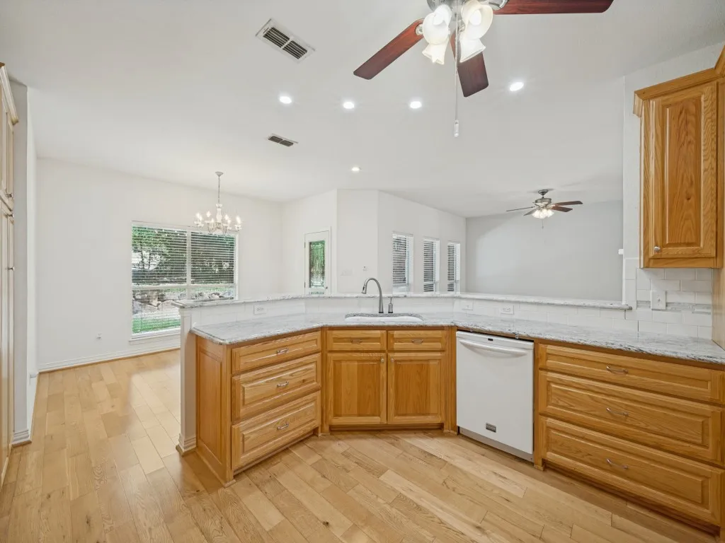 Single Family Residence For Sale in Denton County , 5600 Bridle Path, Aubrey, Texas 76227, 4 Bedroom, 3 Bathroom, 2 Garage spaces, 2,430 Sqft, built in 2003, mls#21394765, Real Estate Agent in Aubrey, Homes For Sale in Denton county, Homes For Sale in Aubrey, Realtor in Aubrey Texas, Real Estate Brokerage Independent Realty Texas, Luminita Cordes Realtor