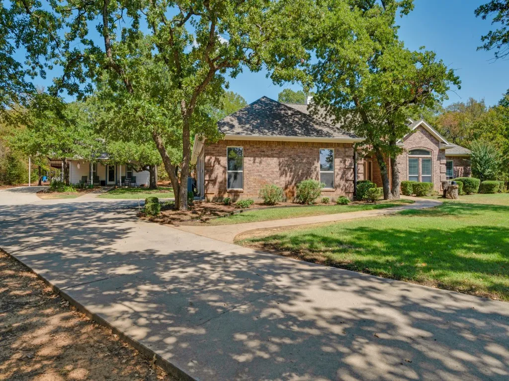 Single Family Residence For Sale in Denton County , 5600 Bridle Path, Aubrey, Texas 76227, 4 Bedroom, 3 Bathroom, 2 Garage spaces, 2,430 Sqft, built in 2003, mls#21394765, Real Estate Agent in Aubrey, Homes For Sale in Denton county, Homes For Sale in Aubrey, Realtor in Aubrey Texas, Real Estate Brokerage Independent Realty Texas, Luminita Cordes Realtor