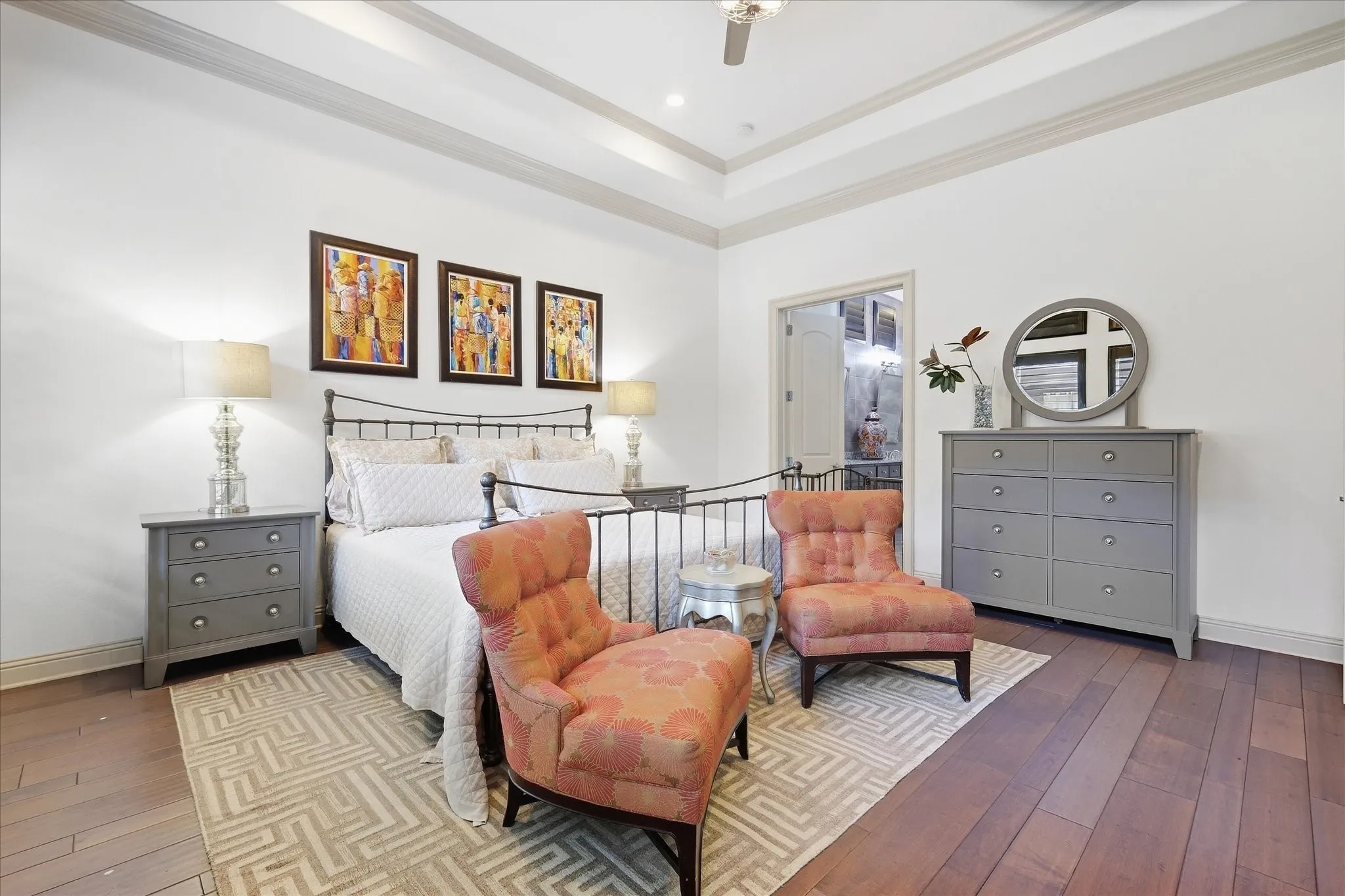 Tray ceiling with recessed lighting