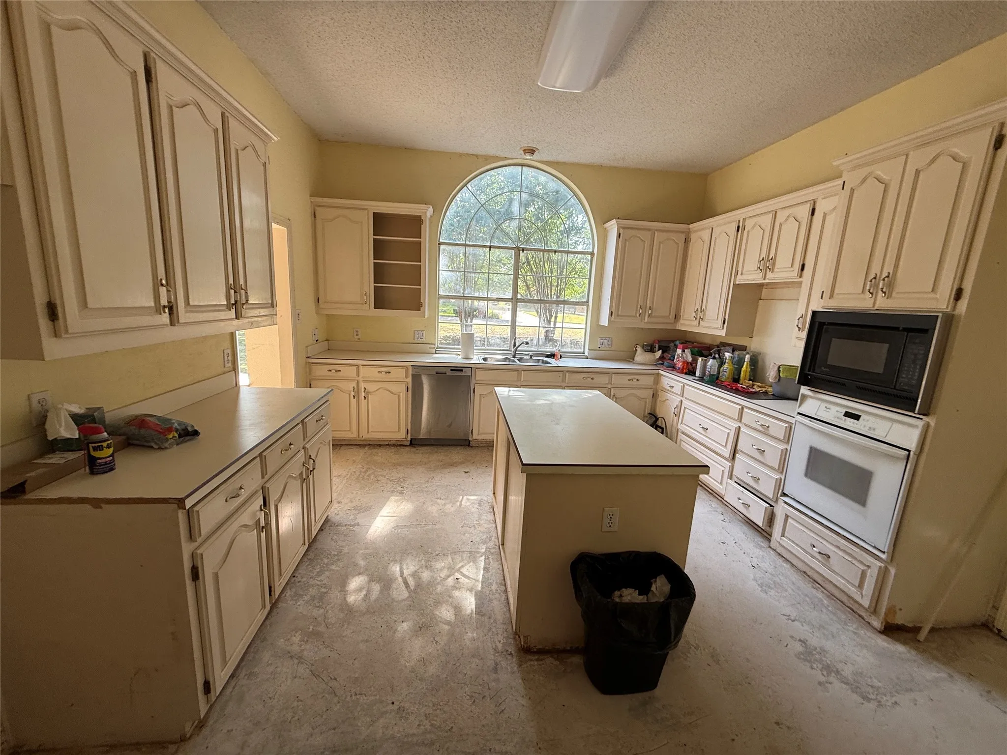Single Family Residence For Sale in Collin County , 218 Holder Trail, Mc Kinney, Texas 75071, 4 Bedroom, 2 Bathroom, Garage spaces, 2,135 Sqft, built in 1992, mls#21394752, Real Estate Agent in Mc Kinney, Homes For Sale in Collin county, Homes For Sale in Mc Kinney, Realtor in Mc Kinney Texas, Real Estate Brokerage Independent Realty Texas, Luminita Cordes Realtor