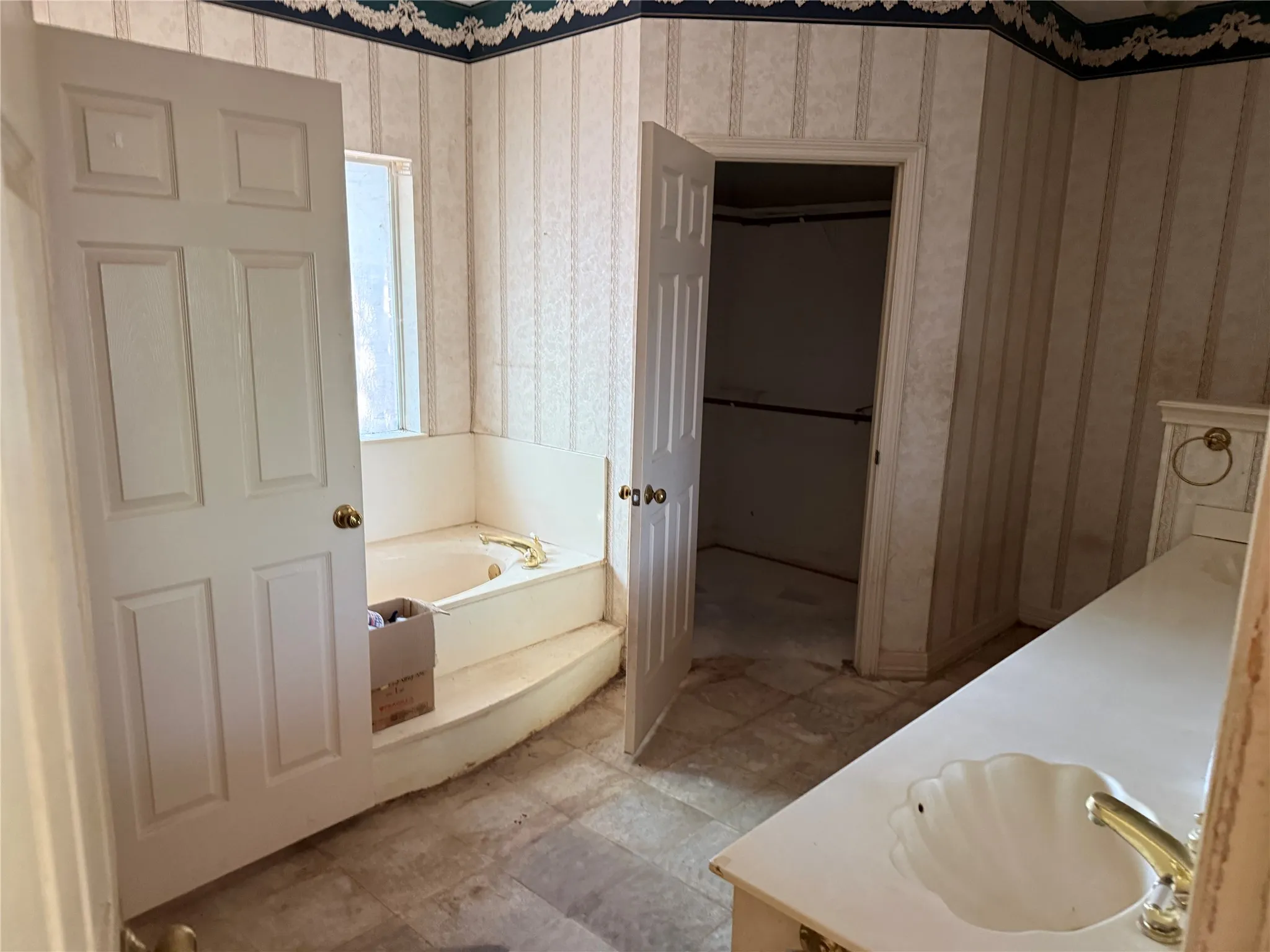 Single Family Residence For Sale in Collin County , 218 Holder Trail, Mc Kinney, Texas 75071, 4 Bedroom, 2 Bathroom, Garage spaces, 2,135 Sqft, built in 1992, mls#21394752, Real Estate Agent in Mc Kinney, Homes For Sale in Collin county, Homes For Sale in Mc Kinney, Realtor in Mc Kinney Texas, Real Estate Brokerage Independent Realty Texas, Luminita Cordes Realtor