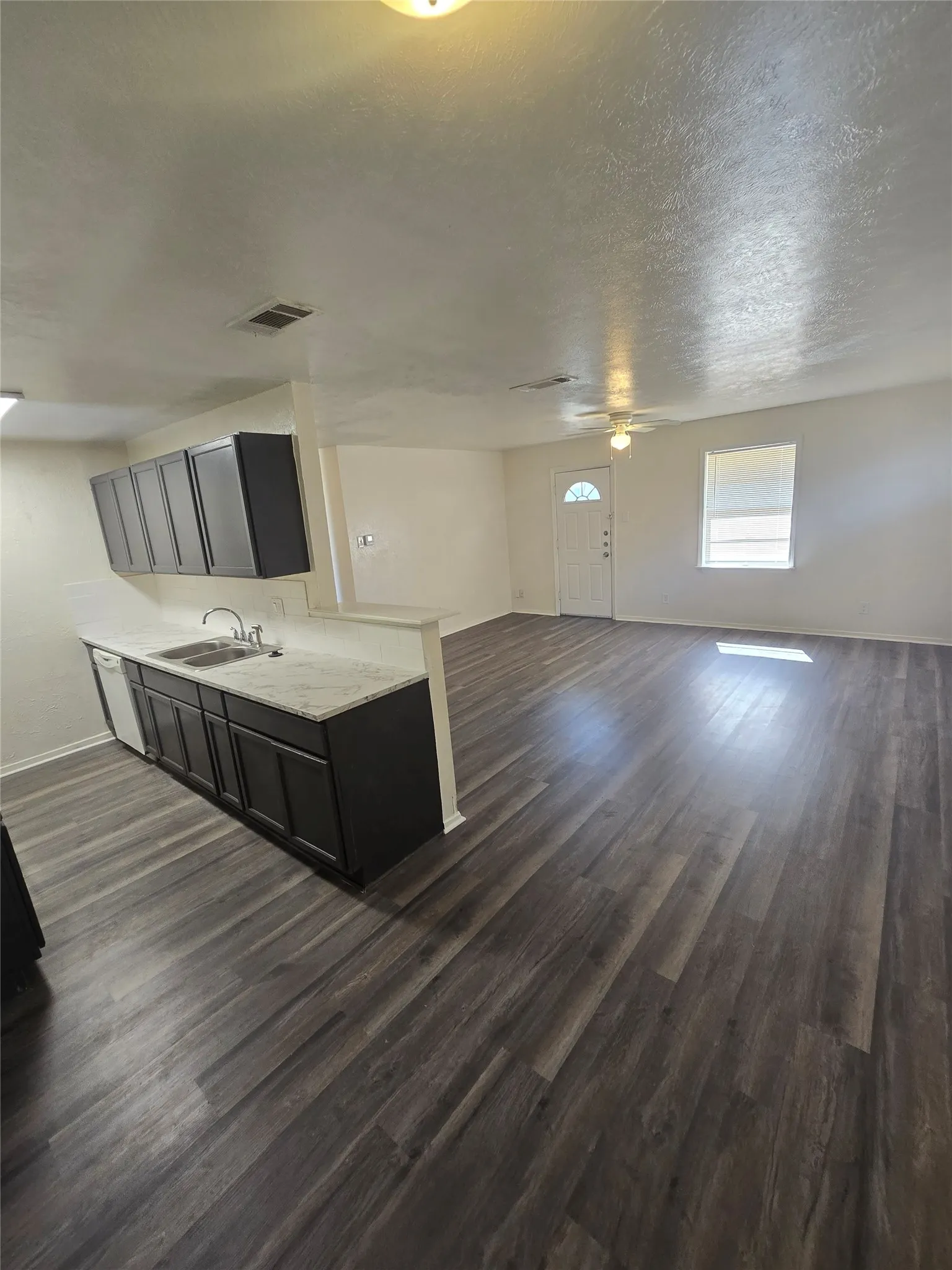 Single Family Residence For Rent in Dallas County , 810 Lexington Drive, Lancaster, Texas 75134, 3 Bedroom, 2 Bathroom, 2 Garage spaces, 1,233 Sqft, built in 1965, mls#21394770, Real Estate Agent in Lancaster, Homes For Rent in Dallas county, Homes For Rent in Lancaster, Realtor in Lancaster Texas, Real Estate Brokerage Independent Realty Texas, Luminita Cordes Realtor