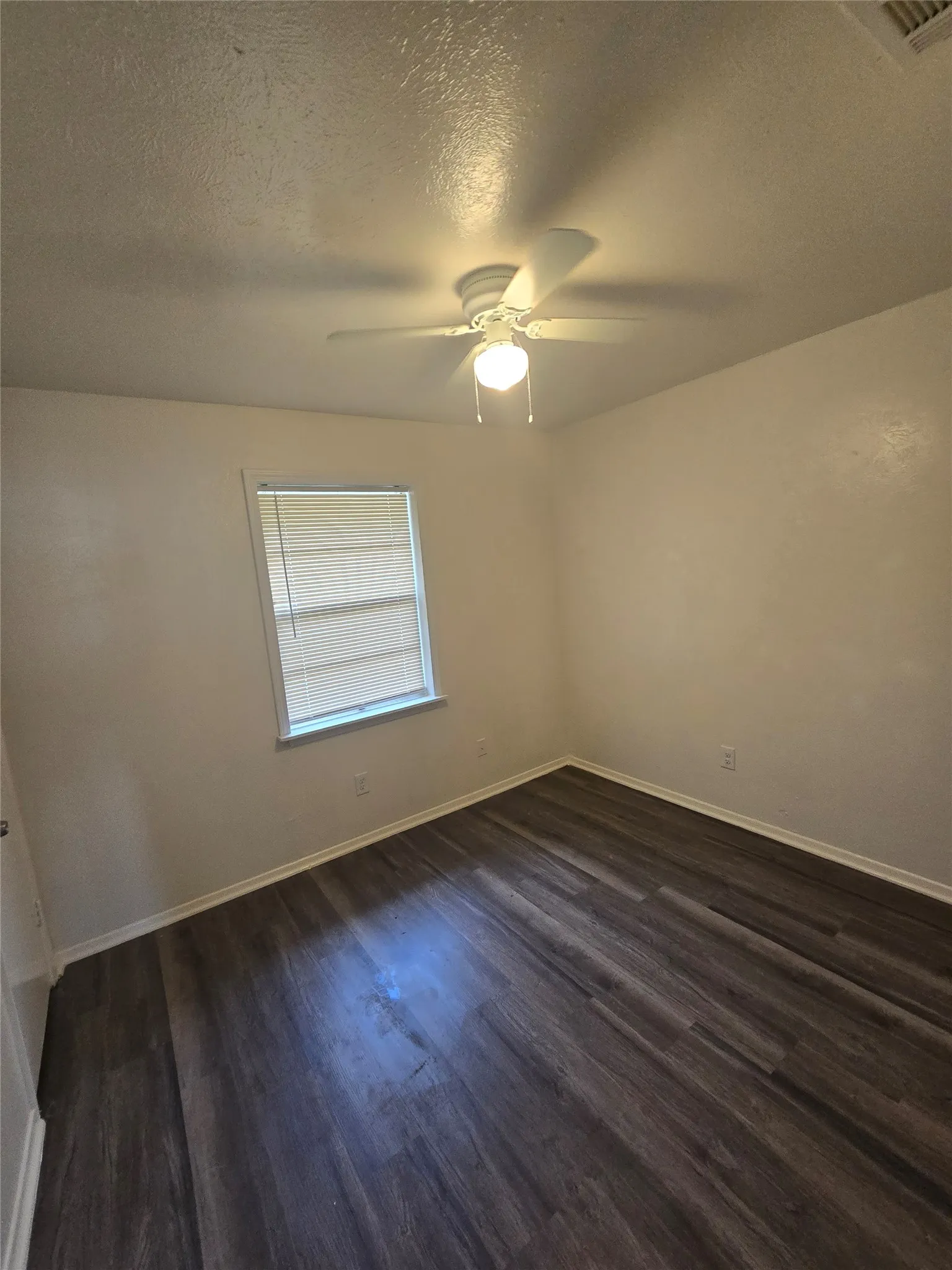 Single Family Residence For Rent in Dallas County , 810 Lexington Drive, Lancaster, Texas 75134, 3 Bedroom, 2 Bathroom, 2 Garage spaces, 1,233 Sqft, built in 1965, mls#21394770, Real Estate Agent in Lancaster, Homes For Rent in Dallas county, Homes For Rent in Lancaster, Realtor in Lancaster Texas, Real Estate Brokerage Independent Realty Texas, Luminita Cordes Realtor