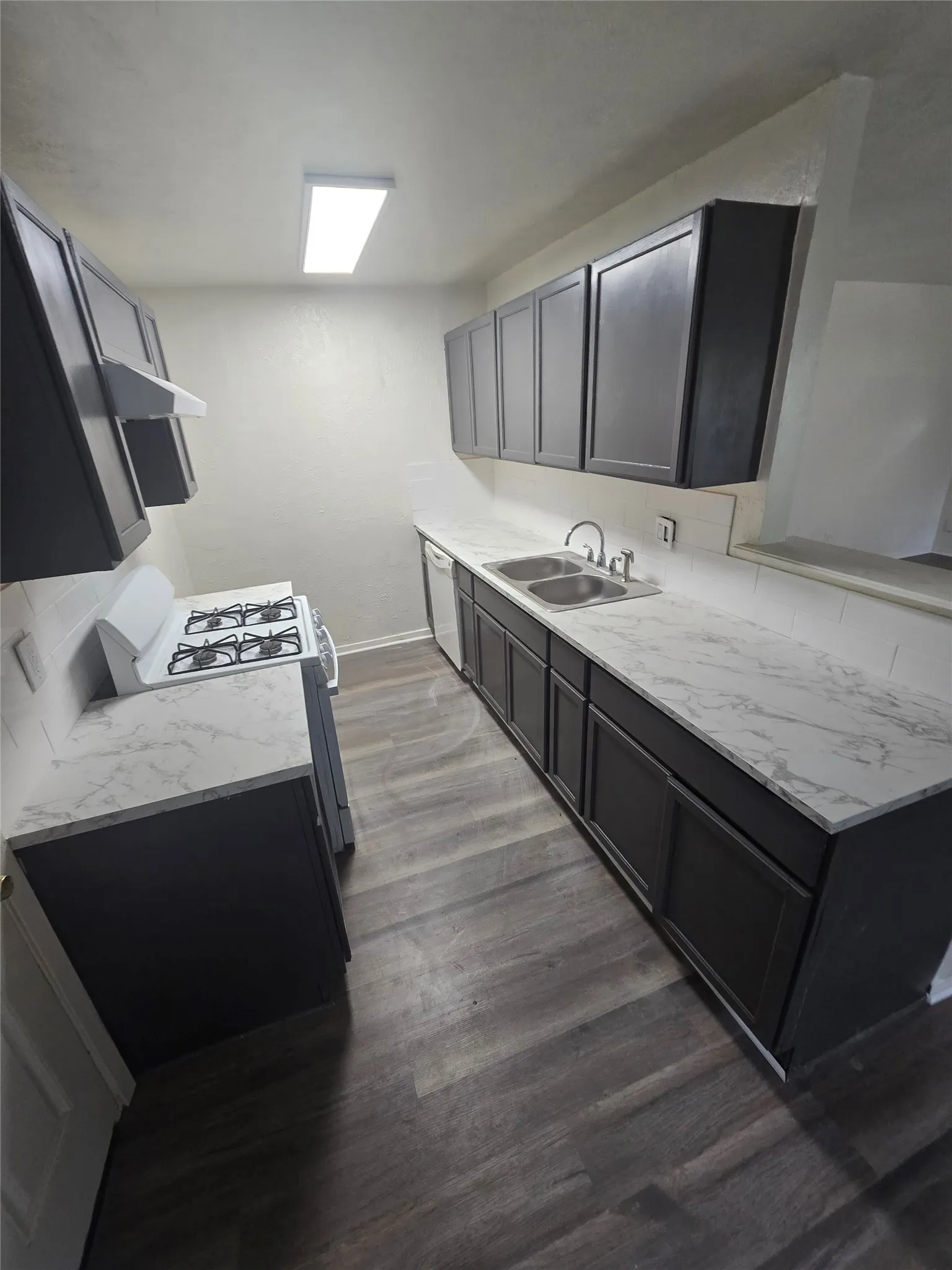 Single Family Residence For Rent in Dallas County , 810 Lexington Drive, Lancaster, Texas 75134, 3 Bedroom, 2 Bathroom, 2 Garage spaces, 1,233 Sqft, built in 1965, mls#21394770, Real Estate Agent in Lancaster, Homes For Rent in Dallas county, Homes For Rent in Lancaster, Realtor in Lancaster Texas, Real Estate Brokerage Independent Realty Texas, Luminita Cordes Realtor