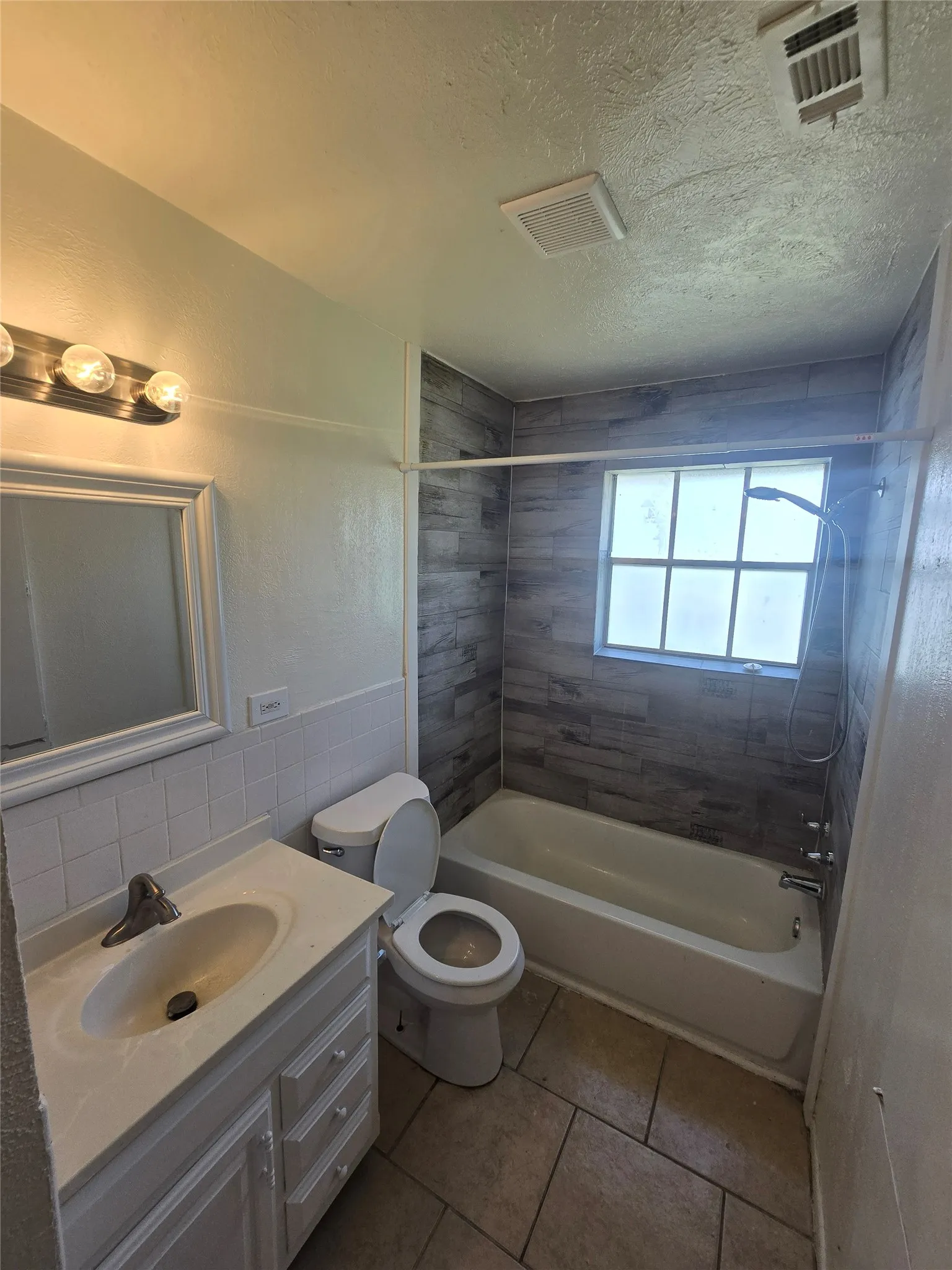 Single Family Residence For Rent in Dallas County , 810 Lexington Drive, Lancaster, Texas 75134, 3 Bedroom, 2 Bathroom, 2 Garage spaces, 1,233 Sqft, built in 1965, mls#21394770, Real Estate Agent in Lancaster, Homes For Rent in Dallas county, Homes For Rent in Lancaster, Realtor in Lancaster Texas, Real Estate Brokerage Independent Realty Texas, Luminita Cordes Realtor