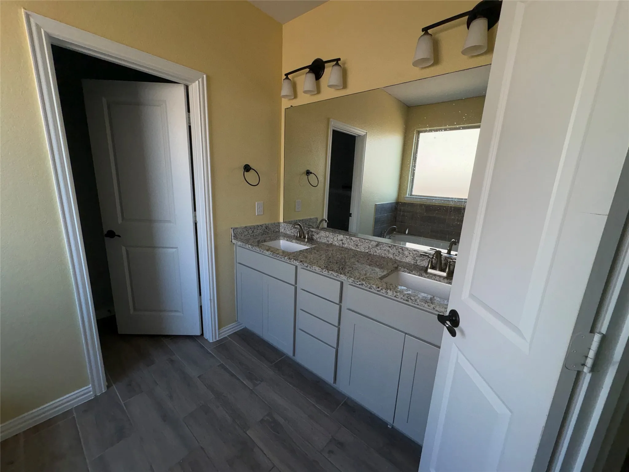 Single Family Residence For Sale in Tarrant County , 208 Flower Ridge Drive, Fort Worth, Texas 76108, 4 Bedroom, 2 Bathroom, 2 Garage spaces, 2,035 Sqft, built in 2018, mls#21393470, Real Estate Agent in Fort Worth, Homes For Sale in Tarrant county, Homes For Sale in Fort Worth, Realtor in Fort Worth Texas, Real Estate Brokerage Independent Realty Texas, Luminita Cordes Realtor