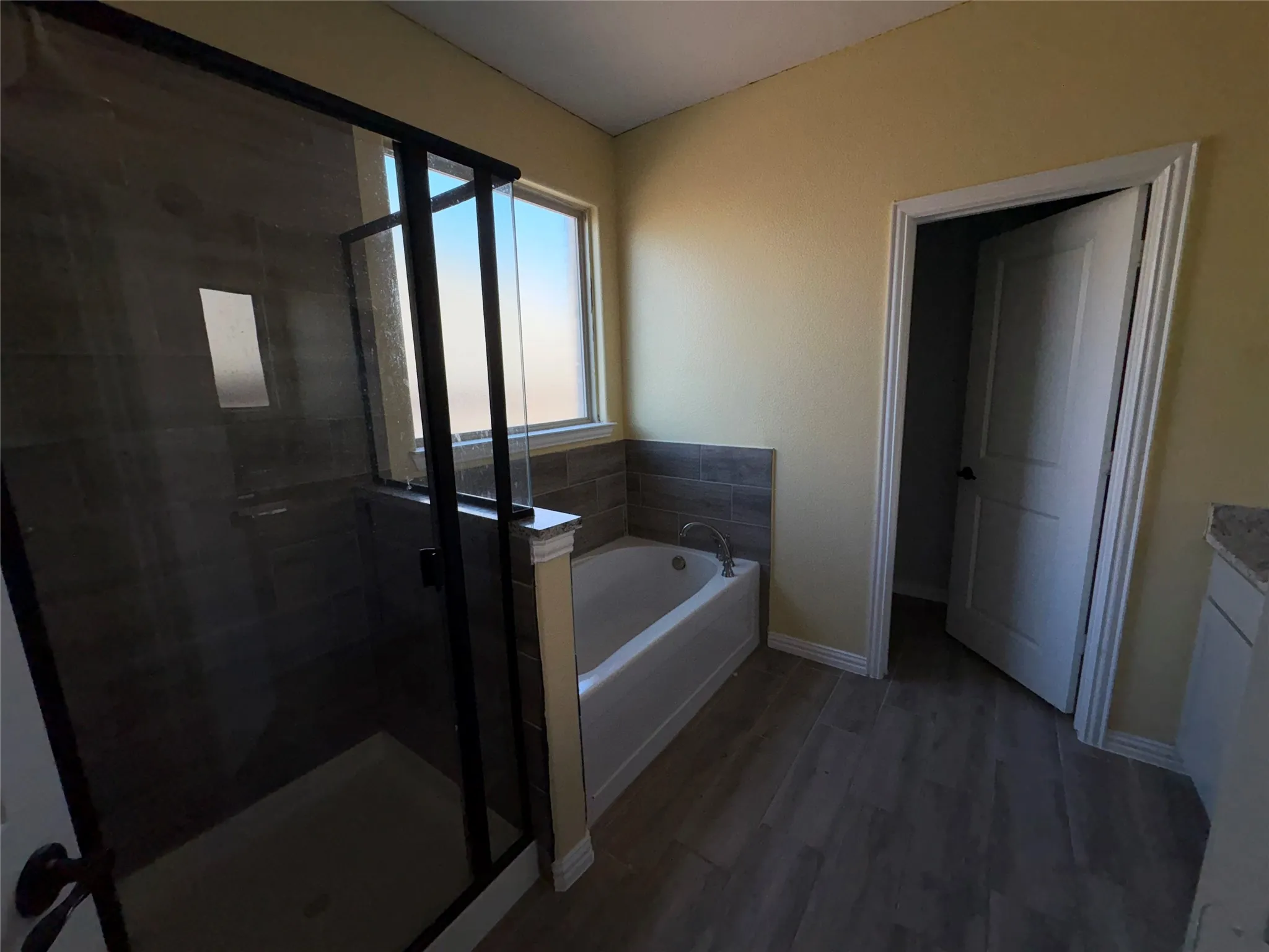 Single Family Residence For Sale in Tarrant County , 208 Flower Ridge Drive, Fort Worth, Texas 76108, 4 Bedroom, 2 Bathroom, 2 Garage spaces, 2,035 Sqft, built in 2018, mls#21393470, Real Estate Agent in Fort Worth, Homes For Sale in Tarrant county, Homes For Sale in Fort Worth, Realtor in Fort Worth Texas, Real Estate Brokerage Independent Realty Texas, Luminita Cordes Realtor