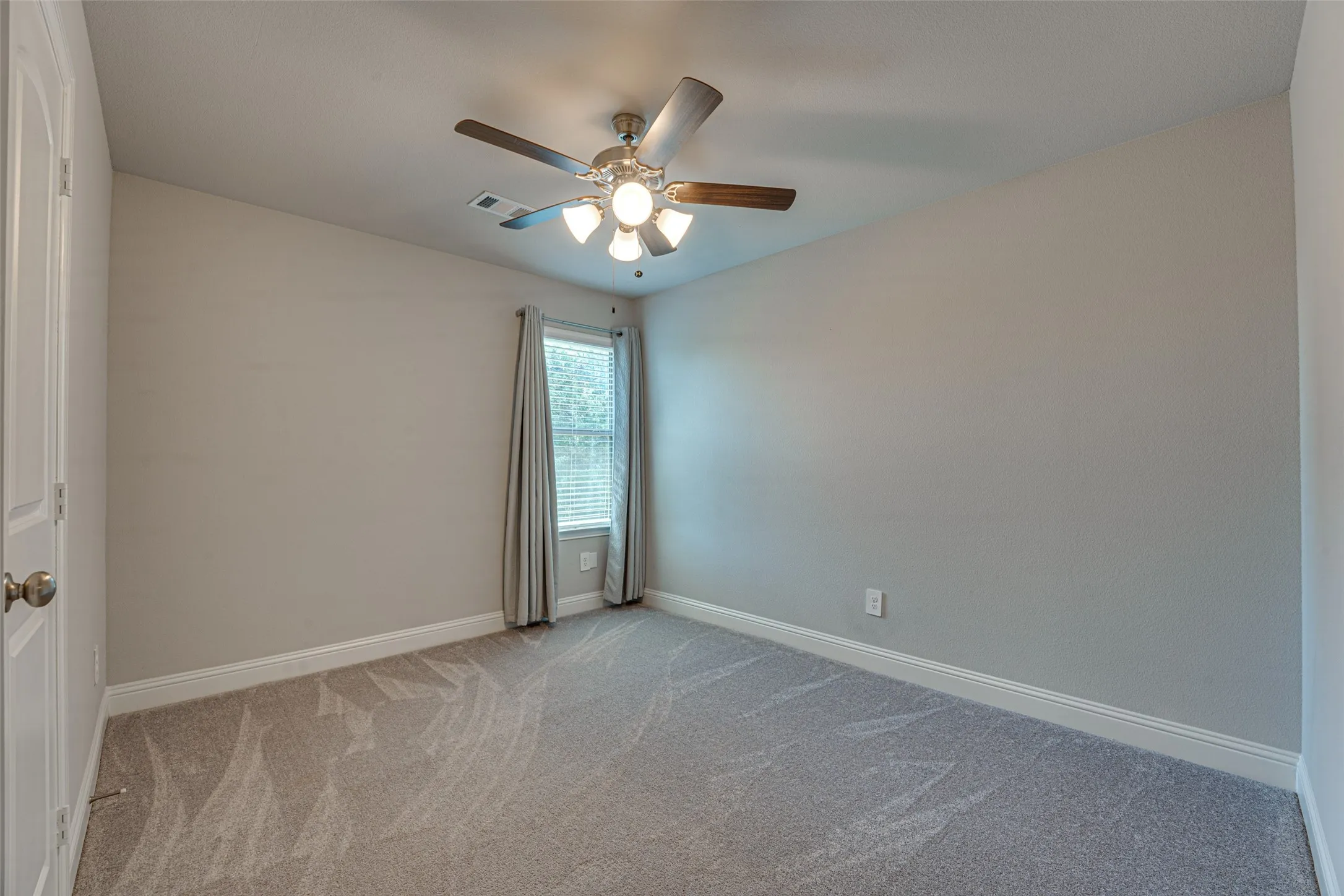 Townhouse For Sale in Hunt County , 6810 Topaz Drive, Greenville, Texas 75402, 3 Bedroom, 3 Bathroom, 2 Garage spaces, 1,448 Sqft, built in 2021, mls#21393923, Real Estate Agent in Greenville, Homes For Sale in Hunt county, Homes For Sale in Greenville, Realtor in Greenville Texas, Real Estate Brokerage Independent Realty Texas, Luminita Cordes Realtor