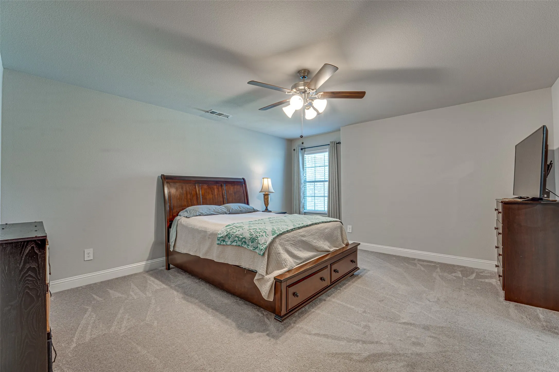 Townhouse For Sale in Hunt County , 6810 Topaz Drive, Greenville, Texas 75402, 3 Bedroom, 3 Bathroom, 2 Garage spaces, 1,448 Sqft, built in 2021, mls#21393923, Real Estate Agent in Greenville, Homes For Sale in Hunt county, Homes For Sale in Greenville, Realtor in Greenville Texas, Real Estate Brokerage Independent Realty Texas, Luminita Cordes Realtor