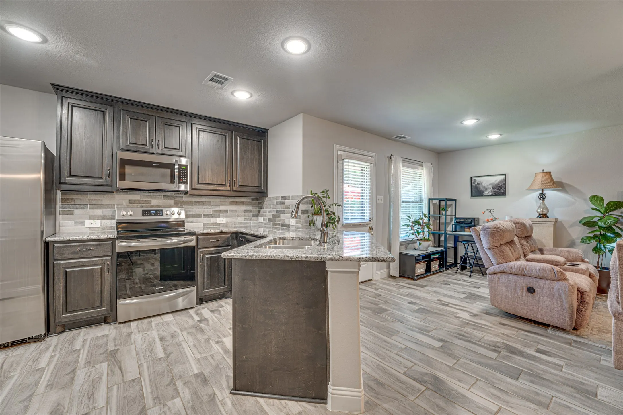 Townhouse For Sale in Hunt County , 6810 Topaz Drive, Greenville, Texas 75402, 3 Bedroom, 3 Bathroom, 2 Garage spaces, 1,448 Sqft, built in 2021, mls#21393923, Real Estate Agent in Greenville, Homes For Sale in Hunt county, Homes For Sale in Greenville, Realtor in Greenville Texas, Real Estate Brokerage Independent Realty Texas, Luminita Cordes Realtor