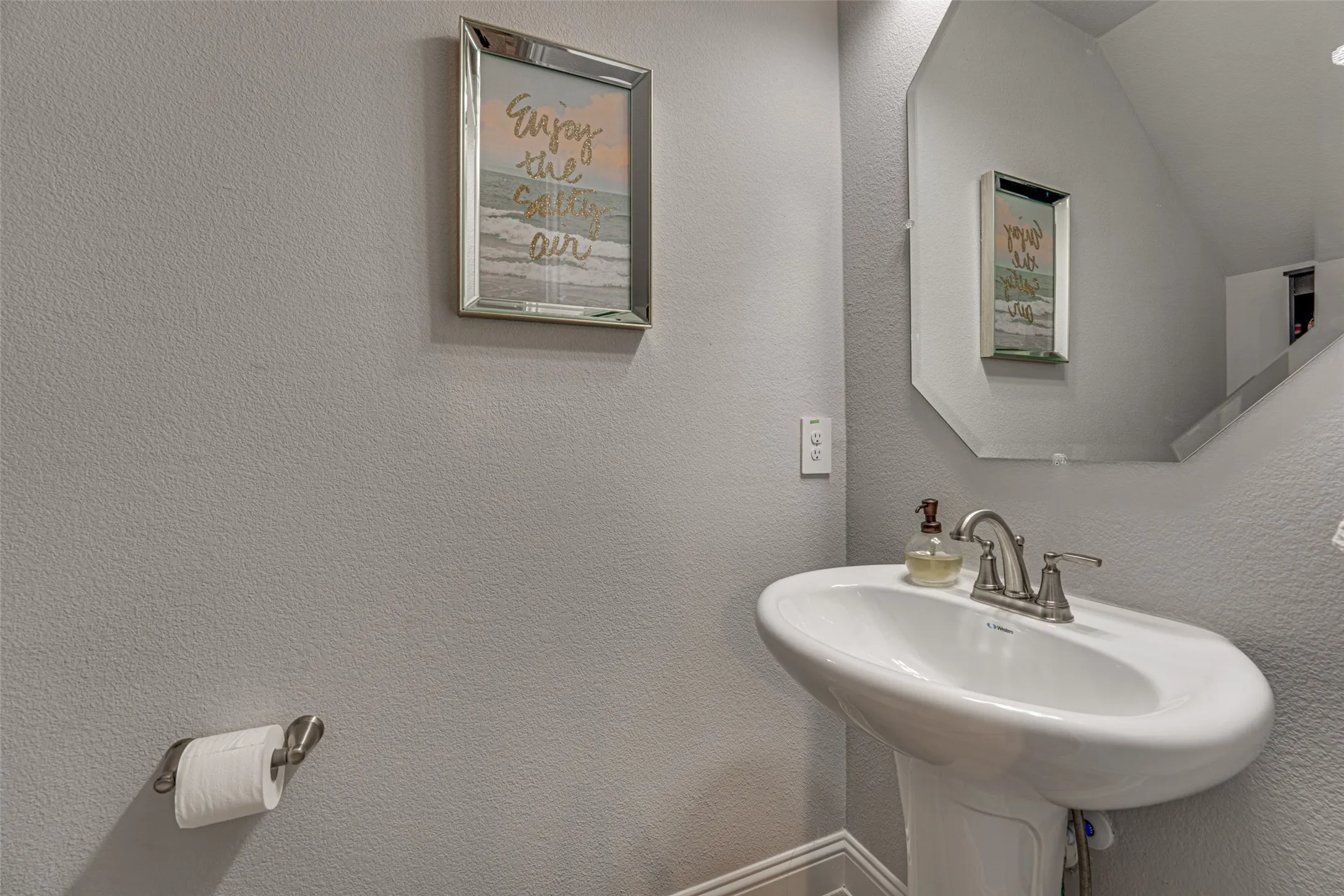 Townhouse For Sale in Hunt County , 6810 Topaz Drive, Greenville, Texas 75402, 3 Bedroom, 3 Bathroom, 2 Garage spaces, 1,448 Sqft, built in 2021, mls#21393923, Real Estate Agent in Greenville, Homes For Sale in Hunt county, Homes For Sale in Greenville, Realtor in Greenville Texas, Real Estate Brokerage Independent Realty Texas, Luminita Cordes Realtor