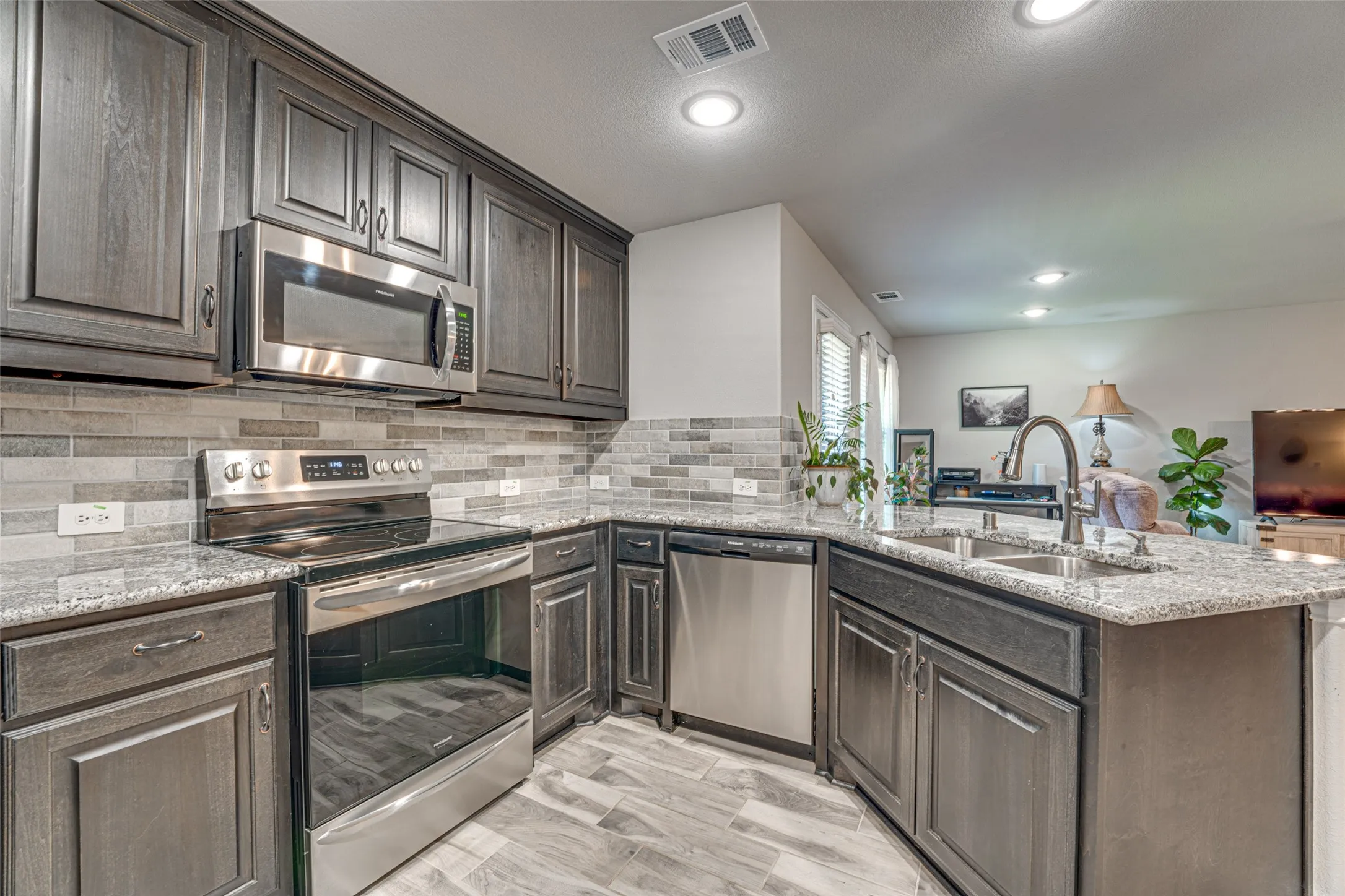 Townhouse For Sale in Hunt County , 6810 Topaz Drive, Greenville, Texas 75402, 3 Bedroom, 3 Bathroom, 2 Garage spaces, 1,448 Sqft, built in 2021, mls#21393923, Real Estate Agent in Greenville, Homes For Sale in Hunt county, Homes For Sale in Greenville, Realtor in Greenville Texas, Real Estate Brokerage Independent Realty Texas, Luminita Cordes Realtor