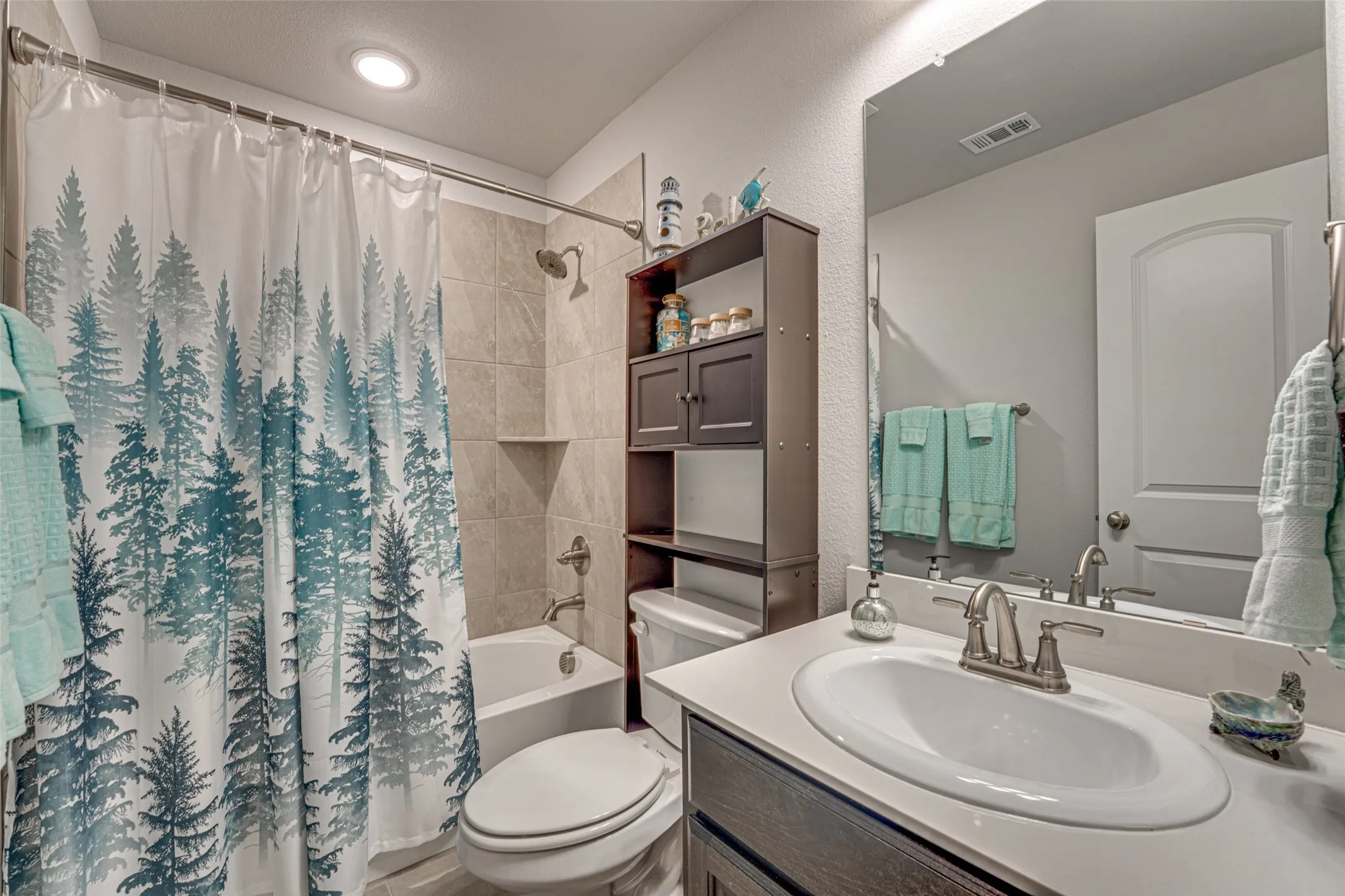 Townhouse For Sale in Hunt County , 6810 Topaz Drive, Greenville, Texas 75402, 3 Bedroom, 3 Bathroom, 2 Garage spaces, 1,448 Sqft, built in 2021, mls#21393923, Real Estate Agent in Greenville, Homes For Sale in Hunt county, Homes For Sale in Greenville, Realtor in Greenville Texas, Real Estate Brokerage Independent Realty Texas, Luminita Cordes Realtor